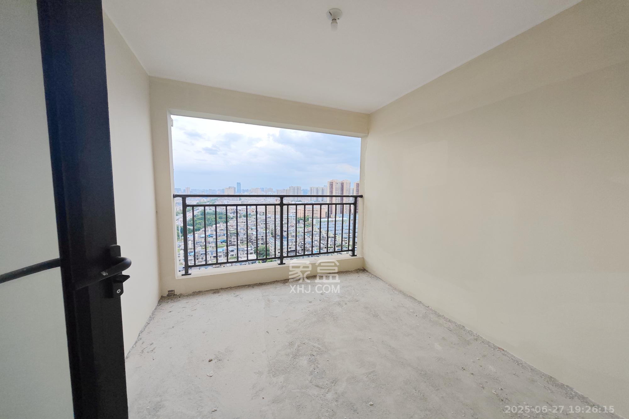 旭辉国悦府  4室2厅2卫    155.0万 旭辉国悦府  4室2厅2卫    155.0万卧室