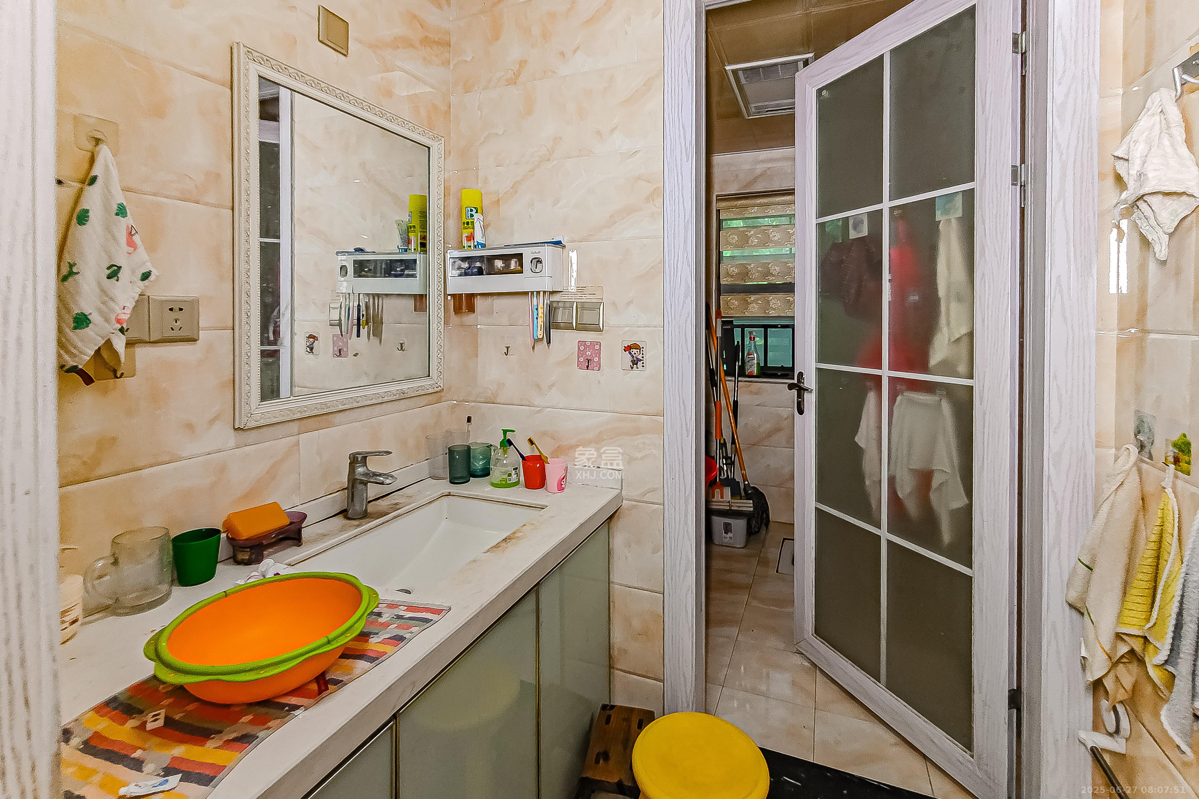 星湖湾一期洋房 4室2厅2卫 157.8万 星湖湾一期洋房 4室2厅2卫 157.8万卫生间