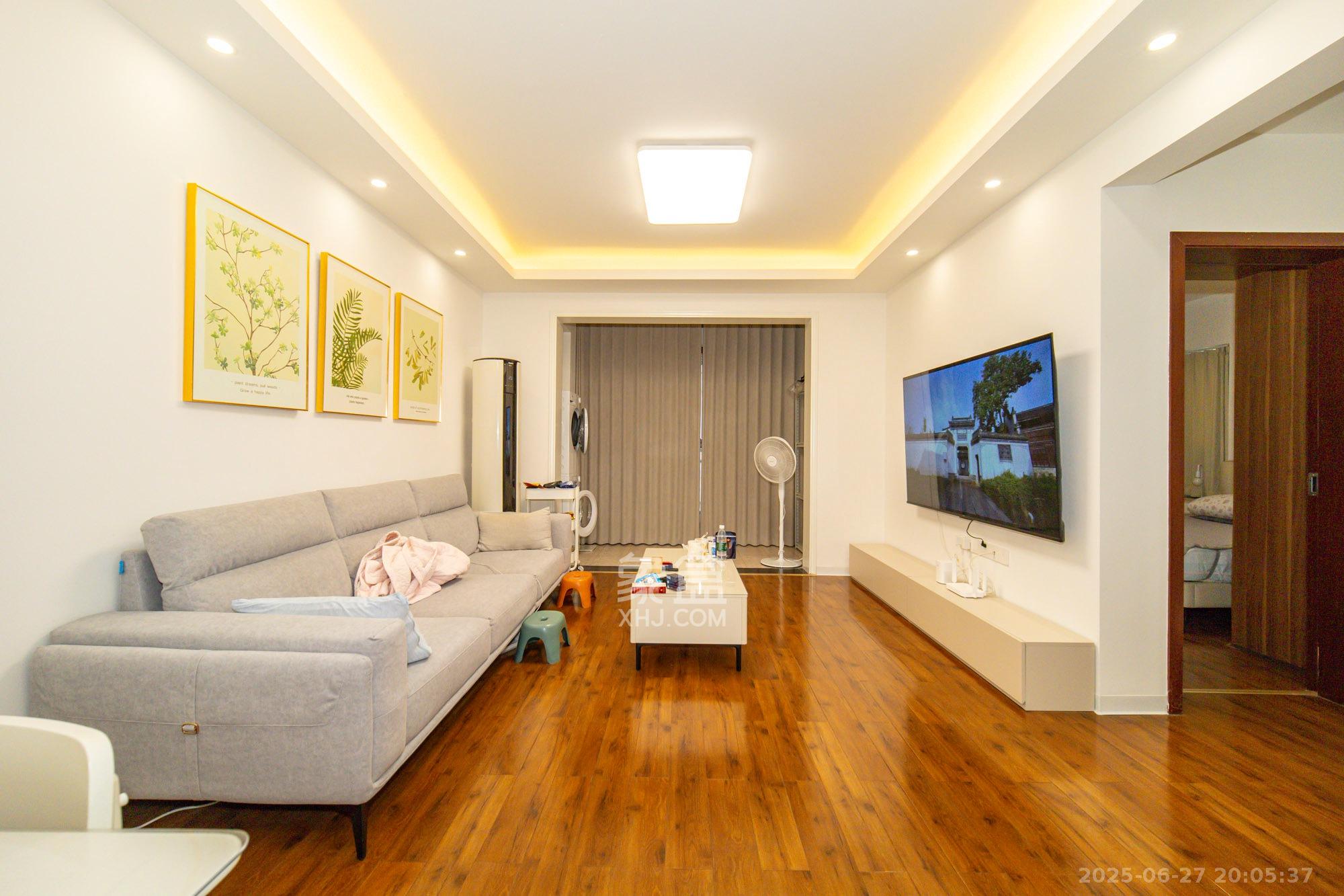 东方航标  2室2厅1卫    59.0万 东方航标  2室2厅1卫    59.0万客厅