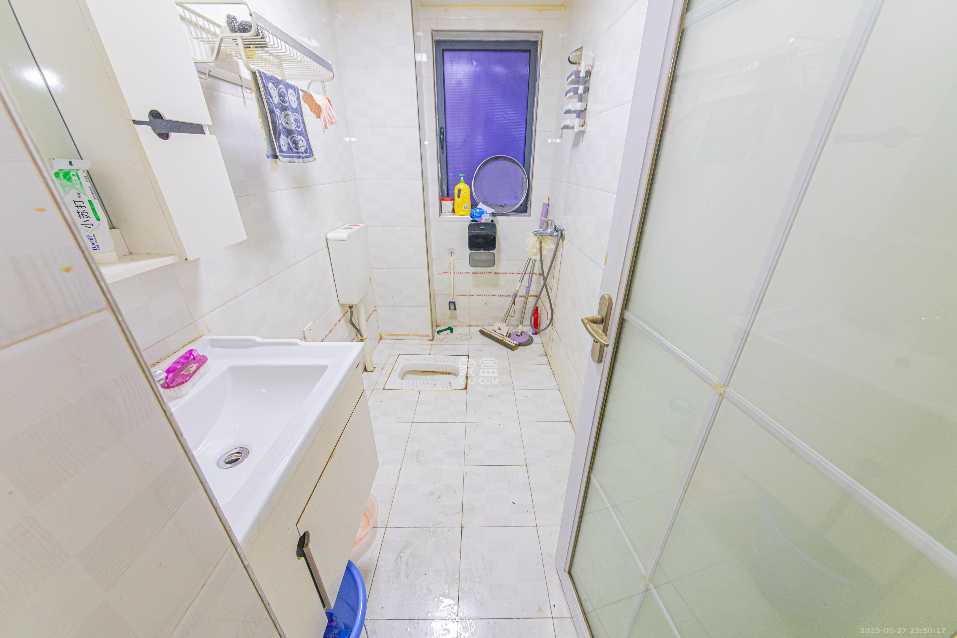 中建芙蓉嘉苑 3室2厅1卫 93.0万 中建芙蓉嘉苑 3室2厅1卫 93.0万卫生间