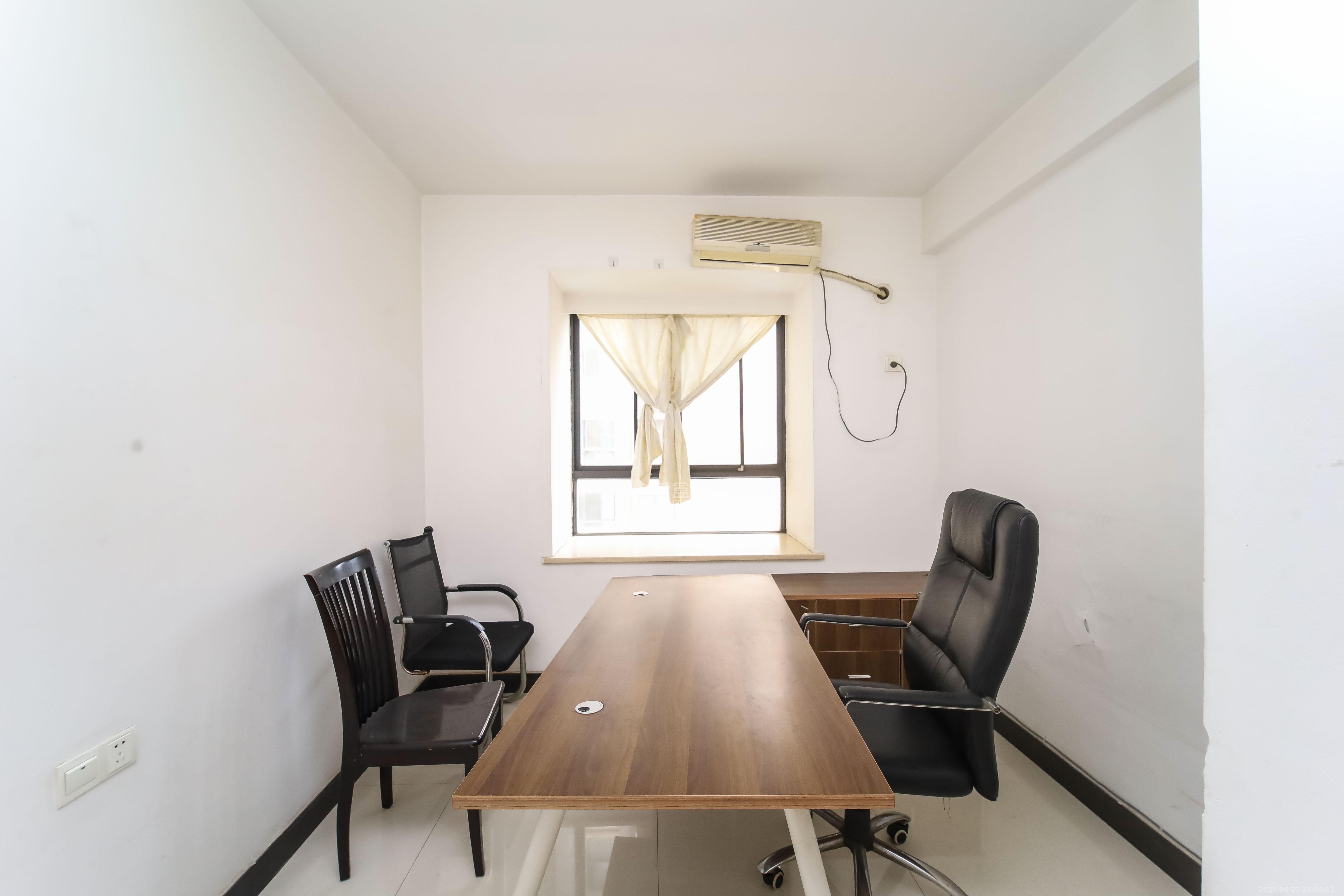 锦湘国际星城三期(锦绣苑)  2室1厅1卫    75.0万 锦湘国际星城三期(锦绣苑)  2室1厅1卫    75.0万卧室