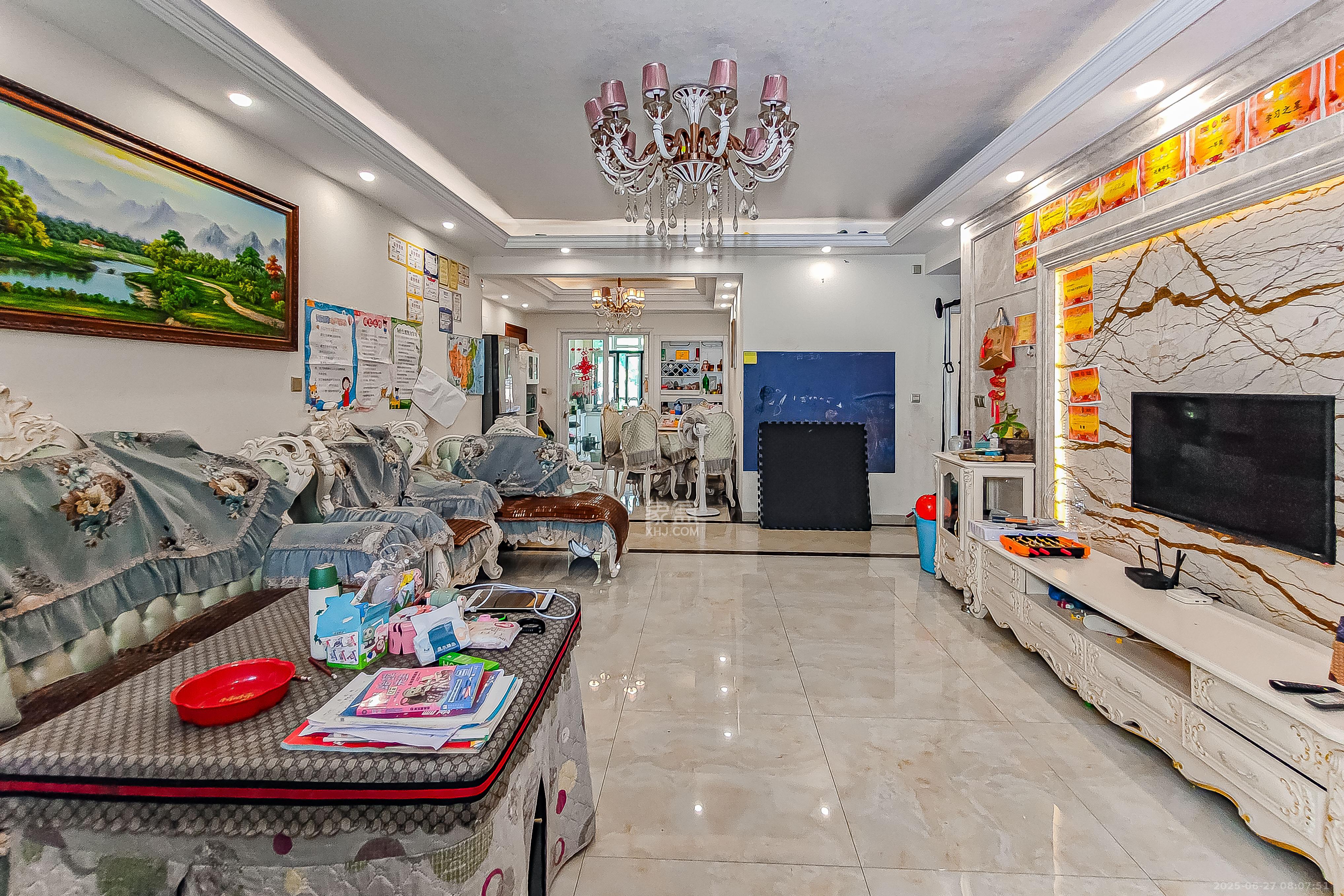 星湖湾一期洋房  4室2厅2卫    157.8万客厅