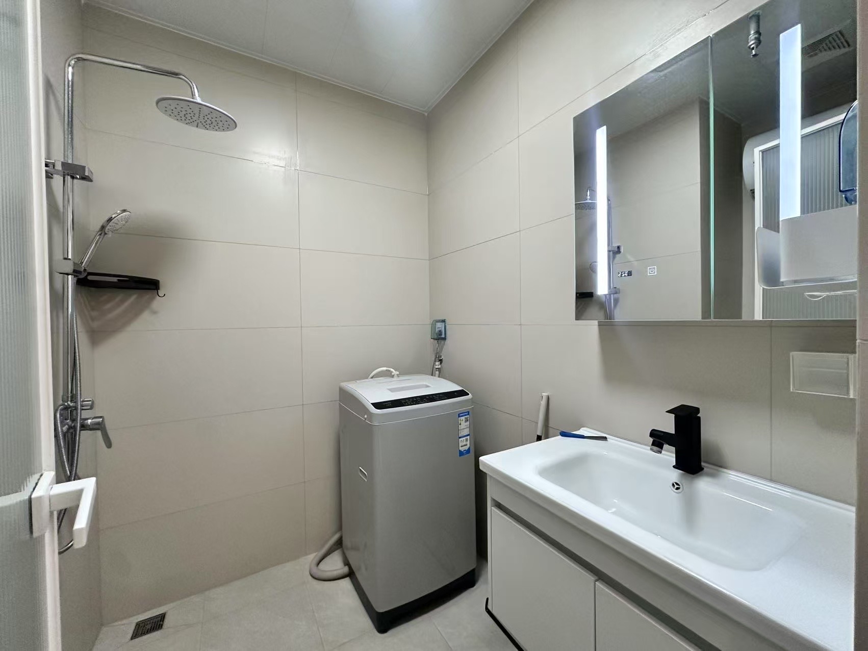 海秀中央(海秀中路50号海秀广场) 1室1厅1卫 2400.0元/月 海秀中央(海秀中路50号海秀广场) 1室1厅1卫 2400.0元/月室内图