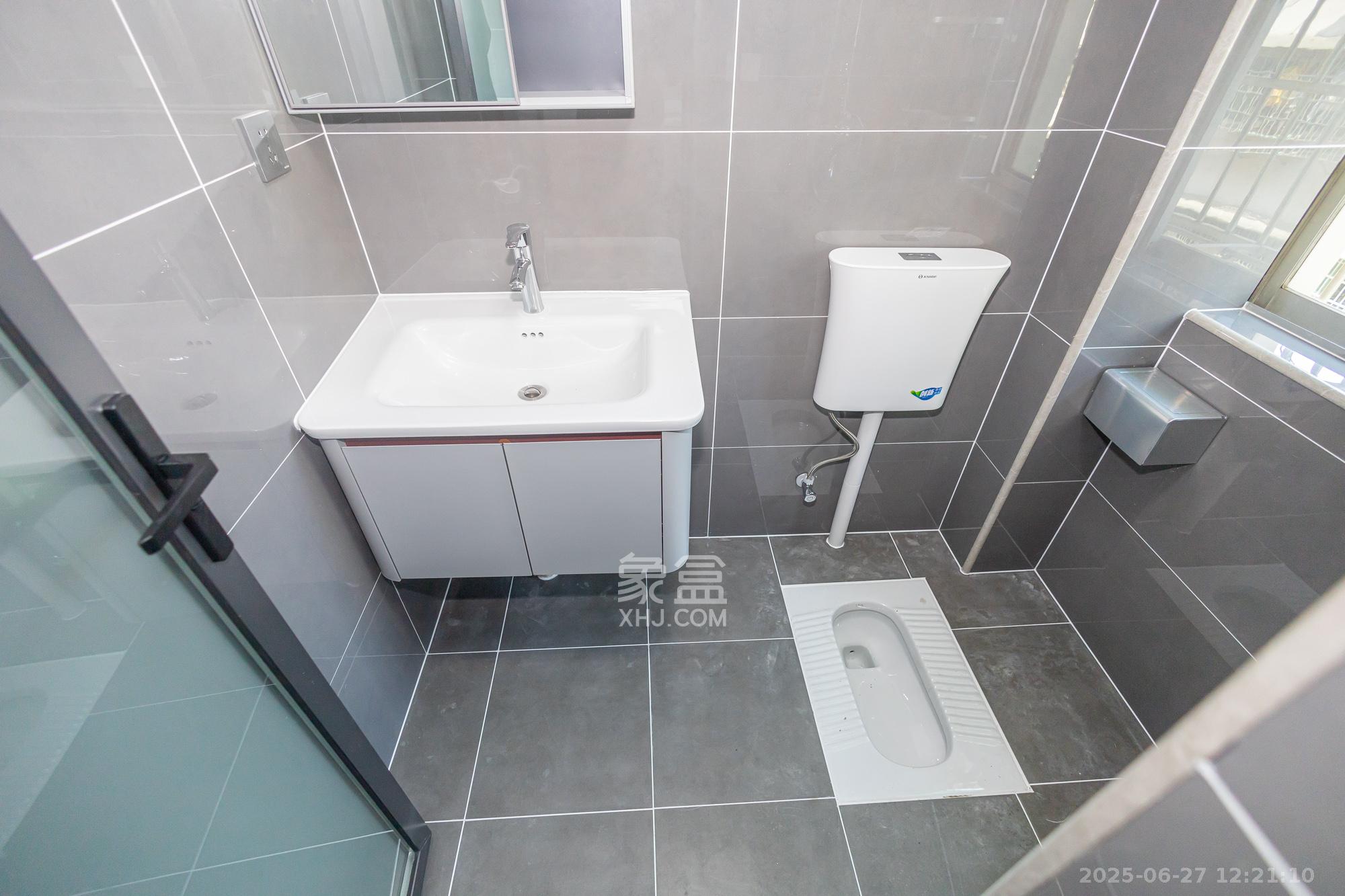 茶叶大市场“山水茗园” 3室2厅2卫 63.8万 茶叶大市场“山水茗园” 3室2厅2卫 63.8万卫生间