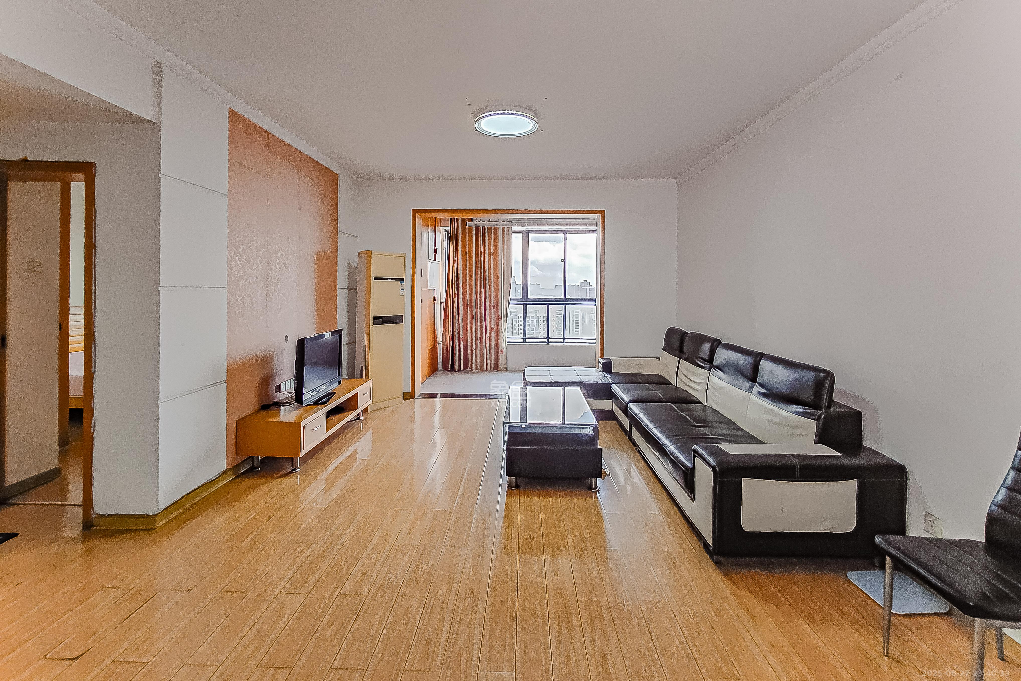 尚城 2室1厅1卫 70.0万 尚城 2室1厅1卫 70.0万客厅