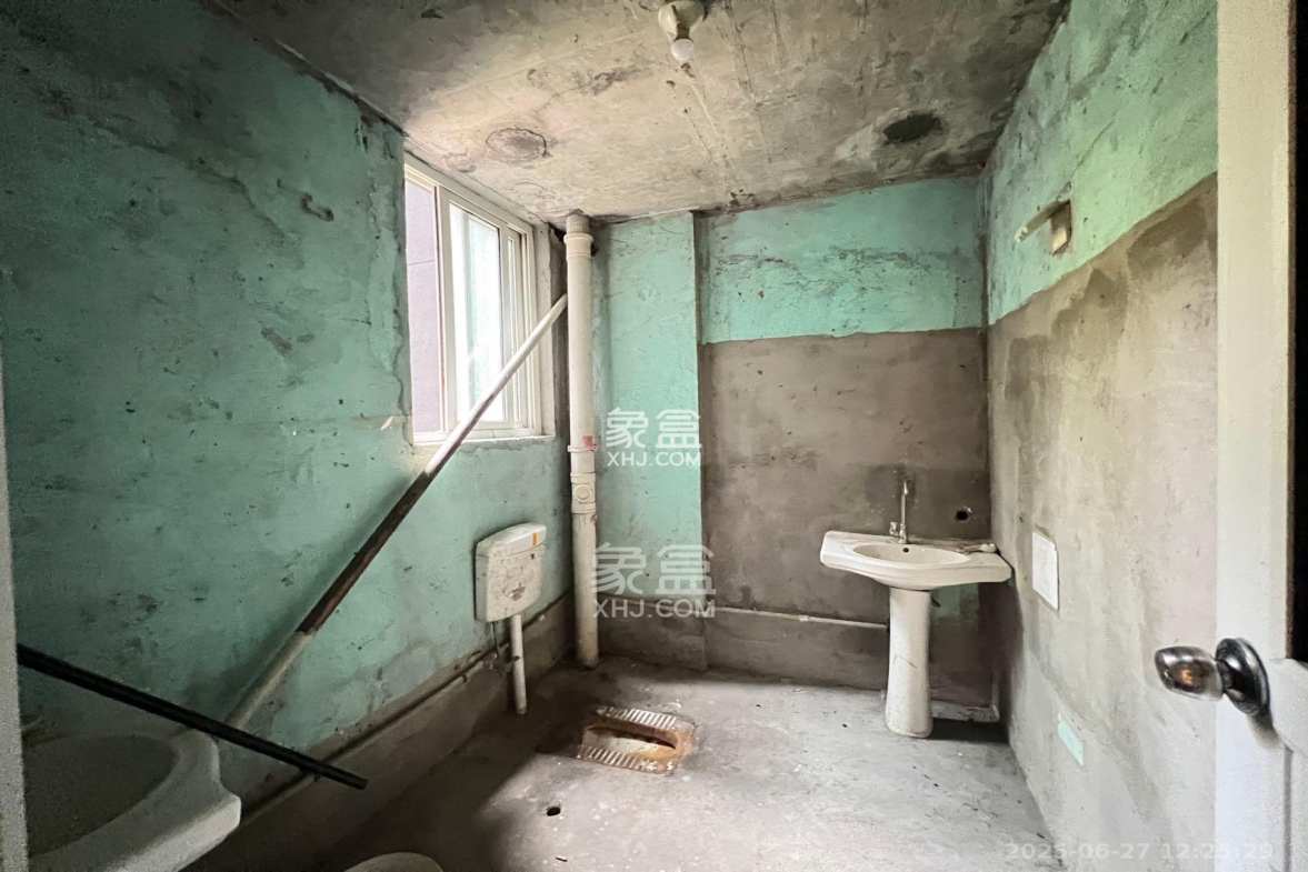 学府华庭 3室2厅2卫 1600.0元/月 学府华庭 3室2厅2卫 1600.0元/月室内图