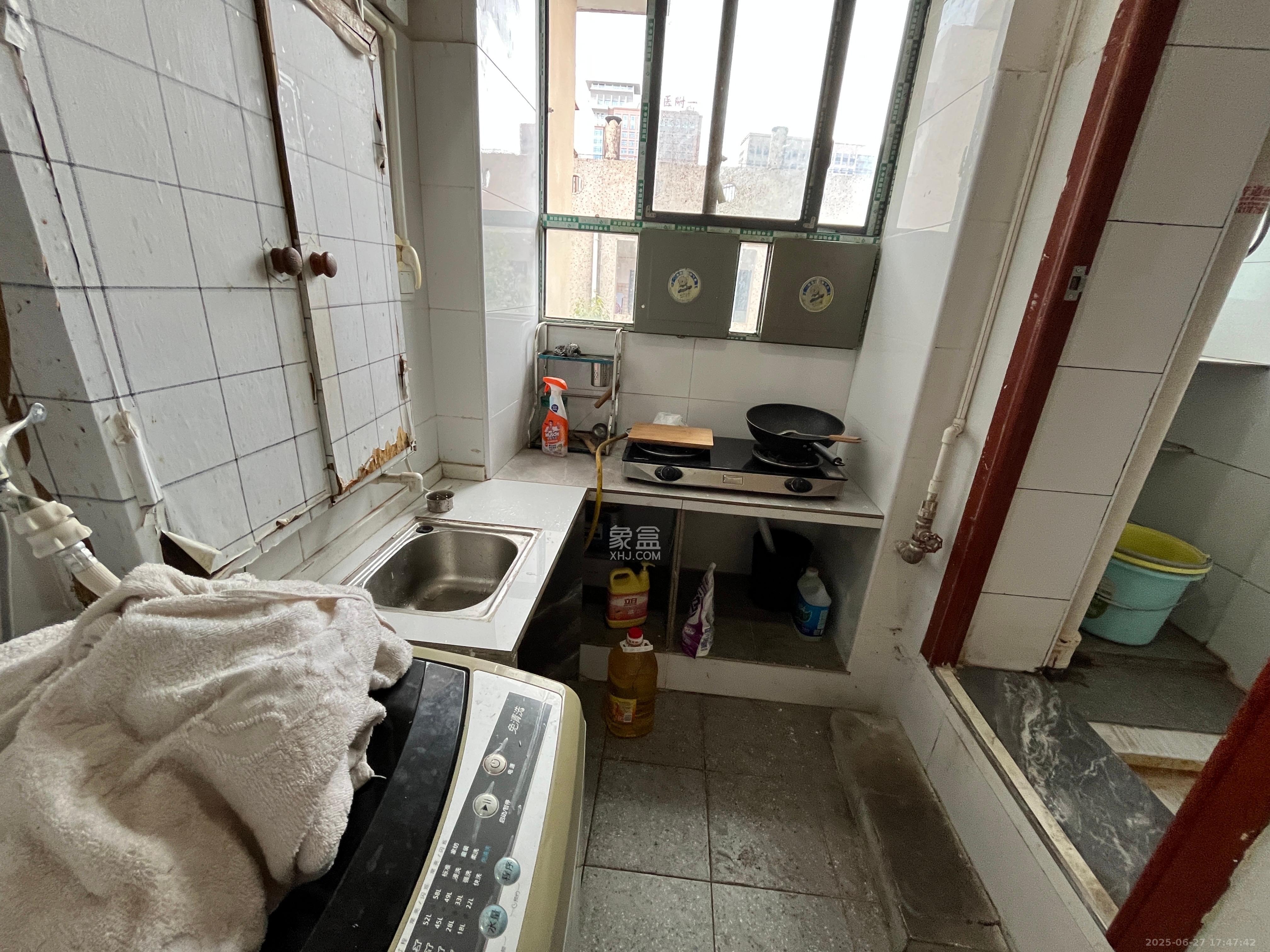 砂子塘社区  1室1厅1卫    1050.0元/月 砂子塘社区  1室1厅1卫    1050.0元/月室内图