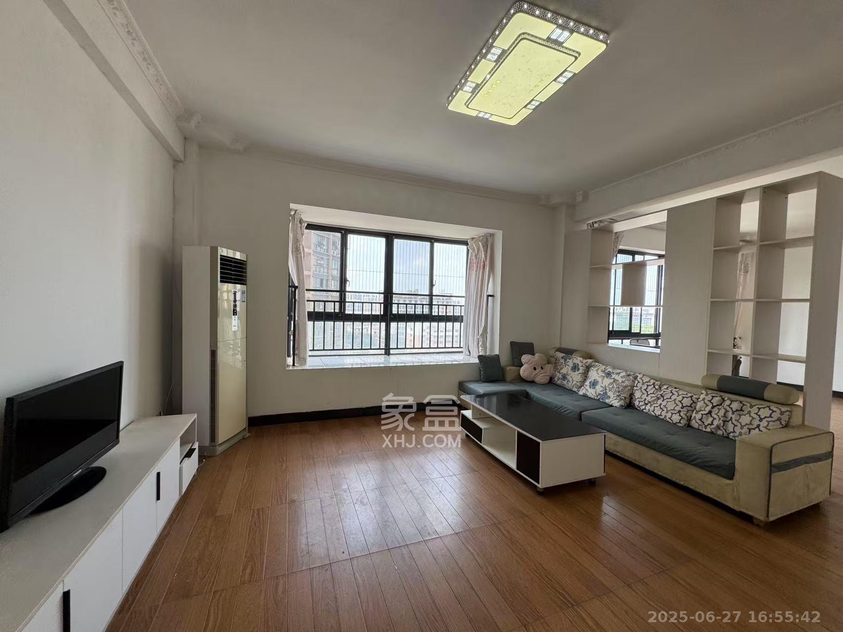 瑞都华庭(华庭美苑) 3室2厅2卫 2500.0元/月 瑞都华庭(华庭美苑) 3室2厅2卫 2500.0元/月室内图