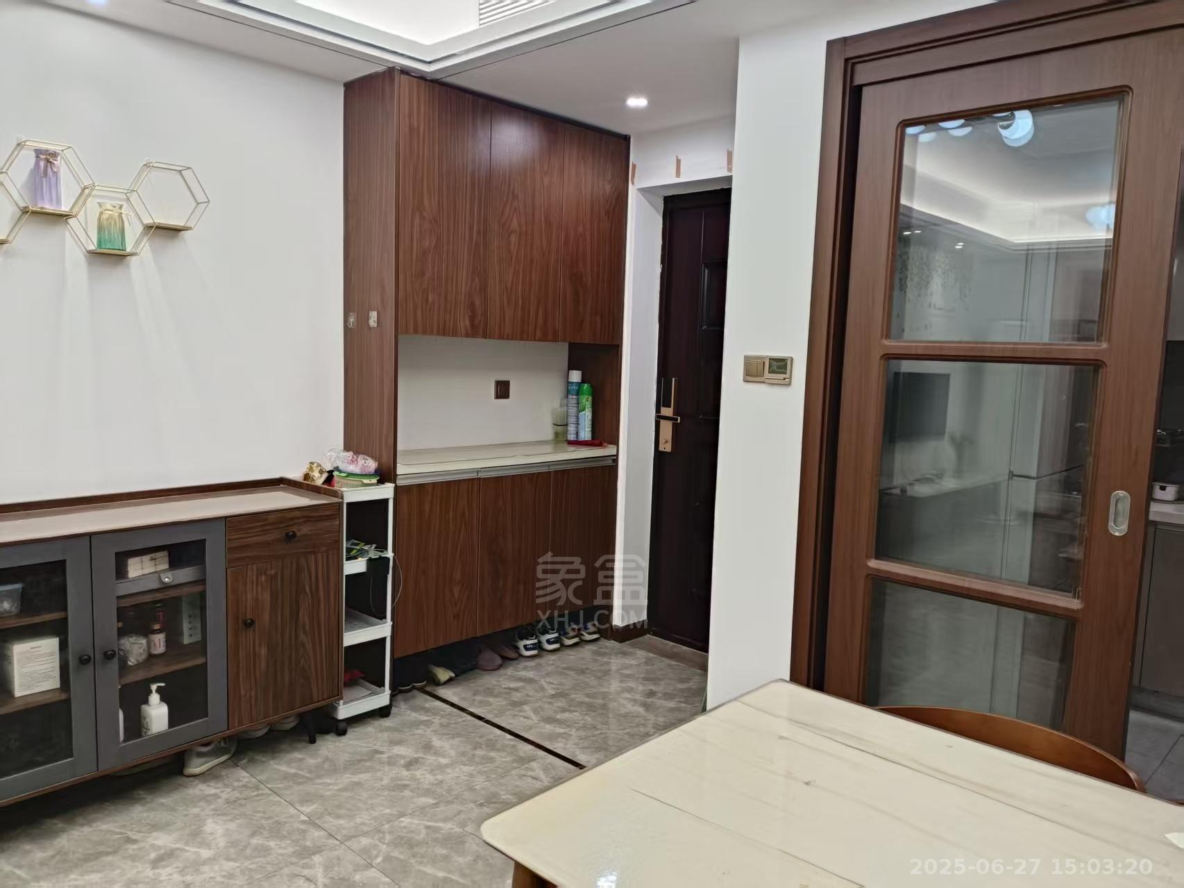 城际空间站 3室2厅2卫 1800.0元/月 城际空间站 3室2厅2卫 1800.0元/月室内图