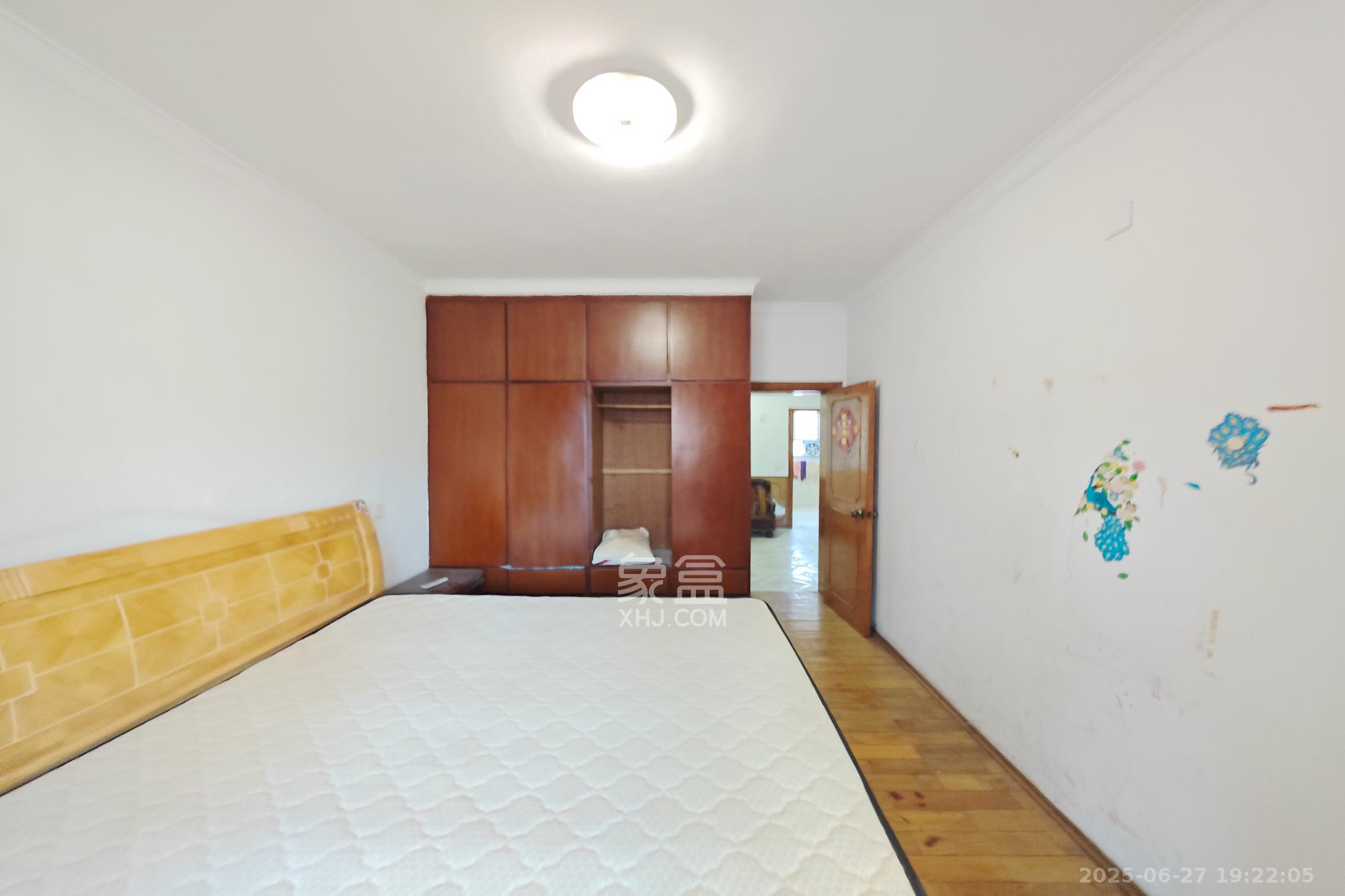 公交园小区（公交新村）  2室1厅1卫   42.00万卧室