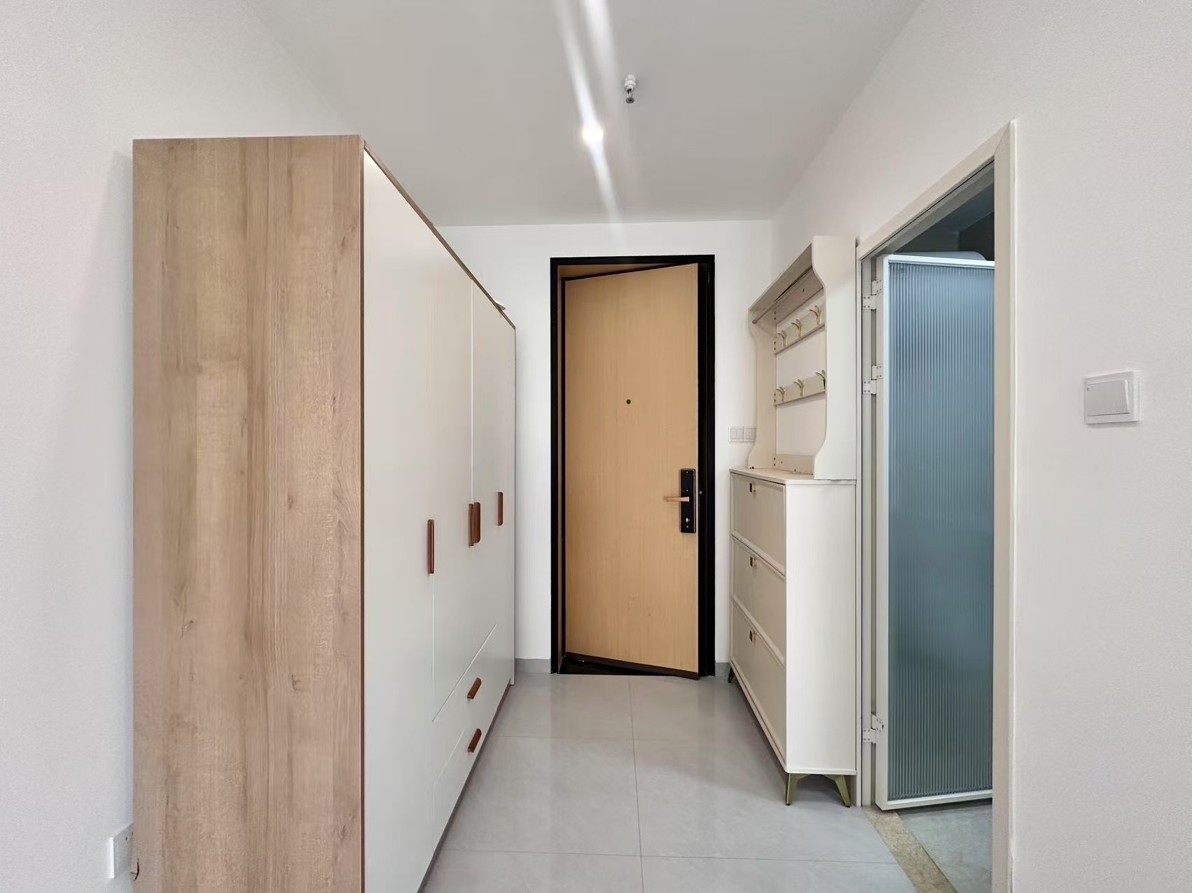 海秀中央(海秀中路50号海秀广场) 1室1厅1卫 2400.0元/月 海秀中央(海秀中路50号海秀广场) 1室1厅1卫 2400.0元/月室内图