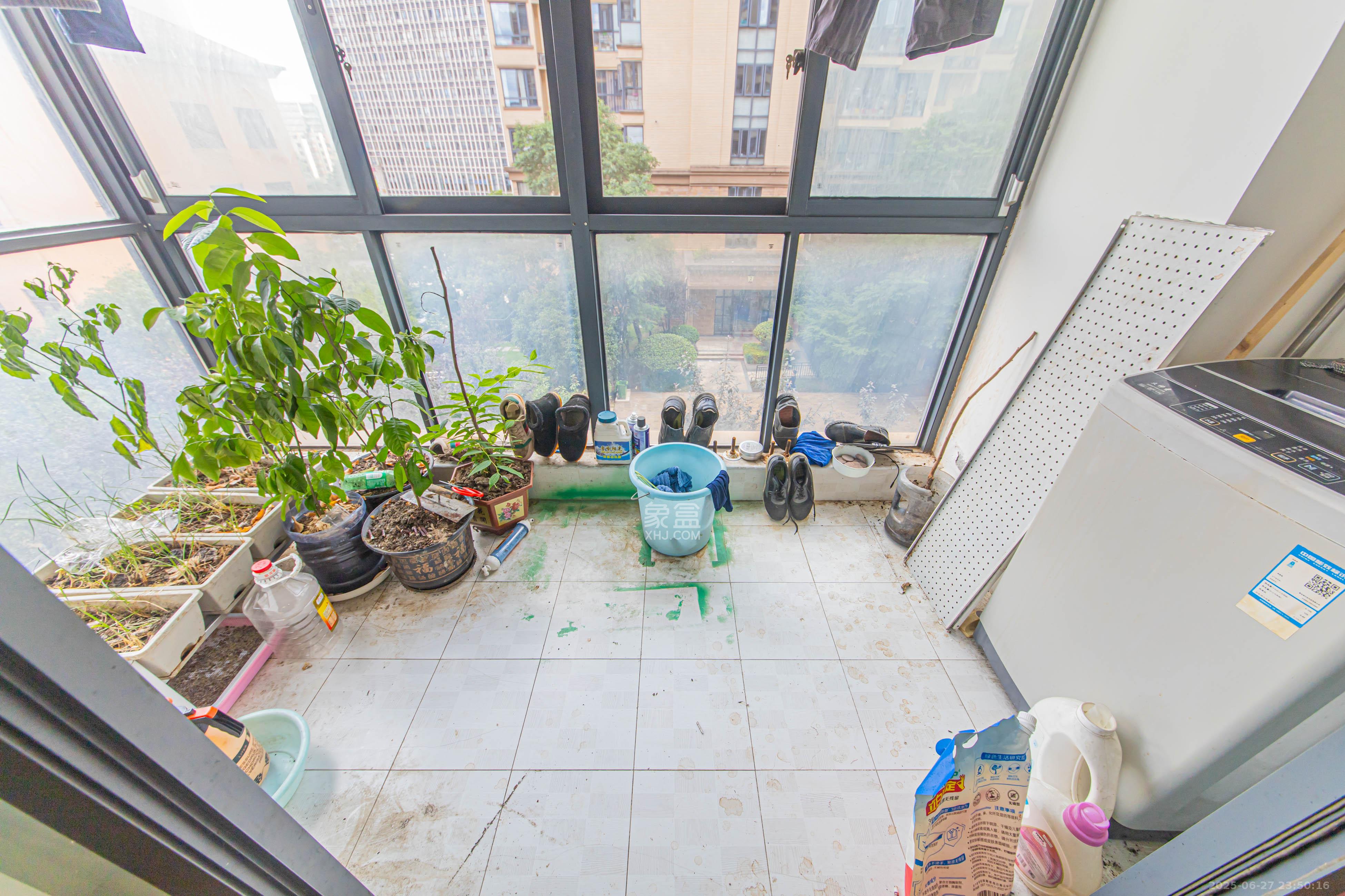 中建芙蓉嘉苑 3室2厅1卫 93.0万 中建芙蓉嘉苑 3室2厅1卫 93.0万阳台