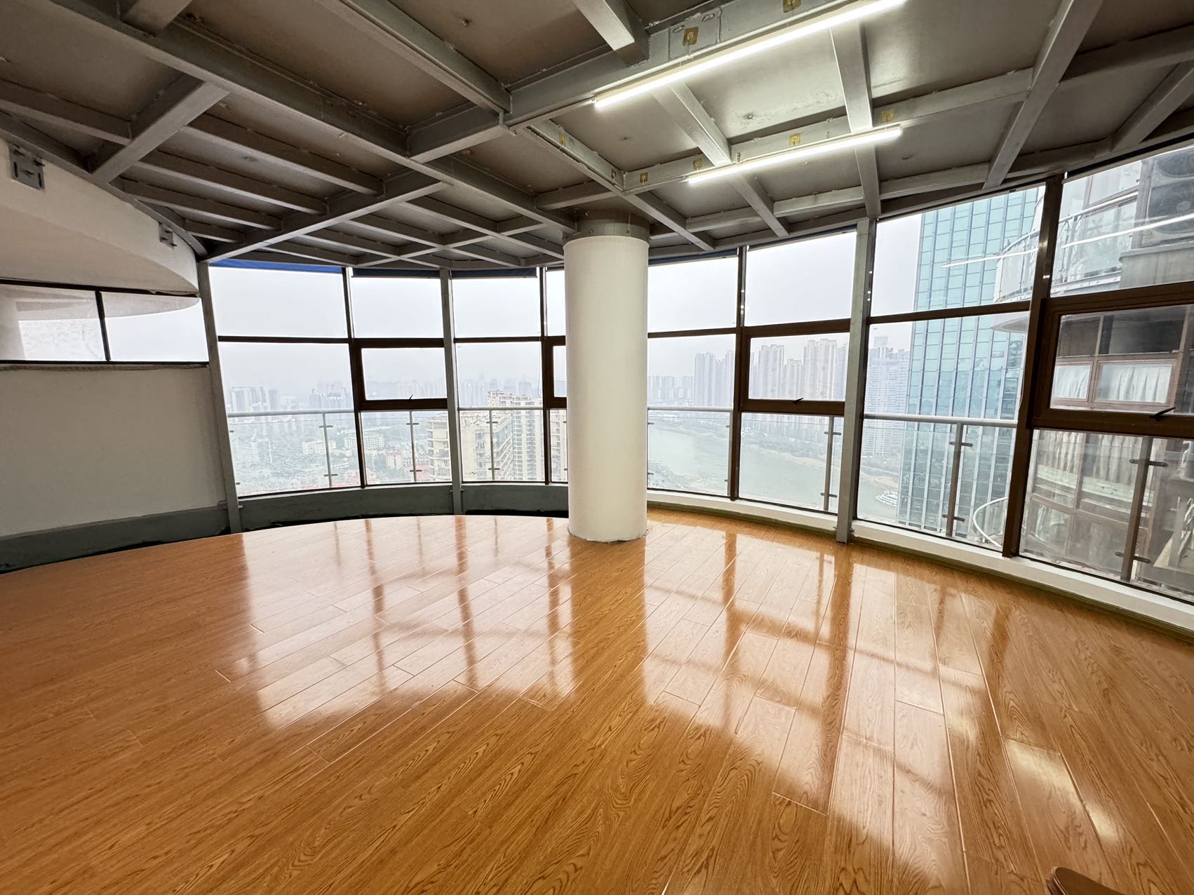 湘江世纪城湘江豪庭  4室2厅2卫   5600.00元/月户型图
