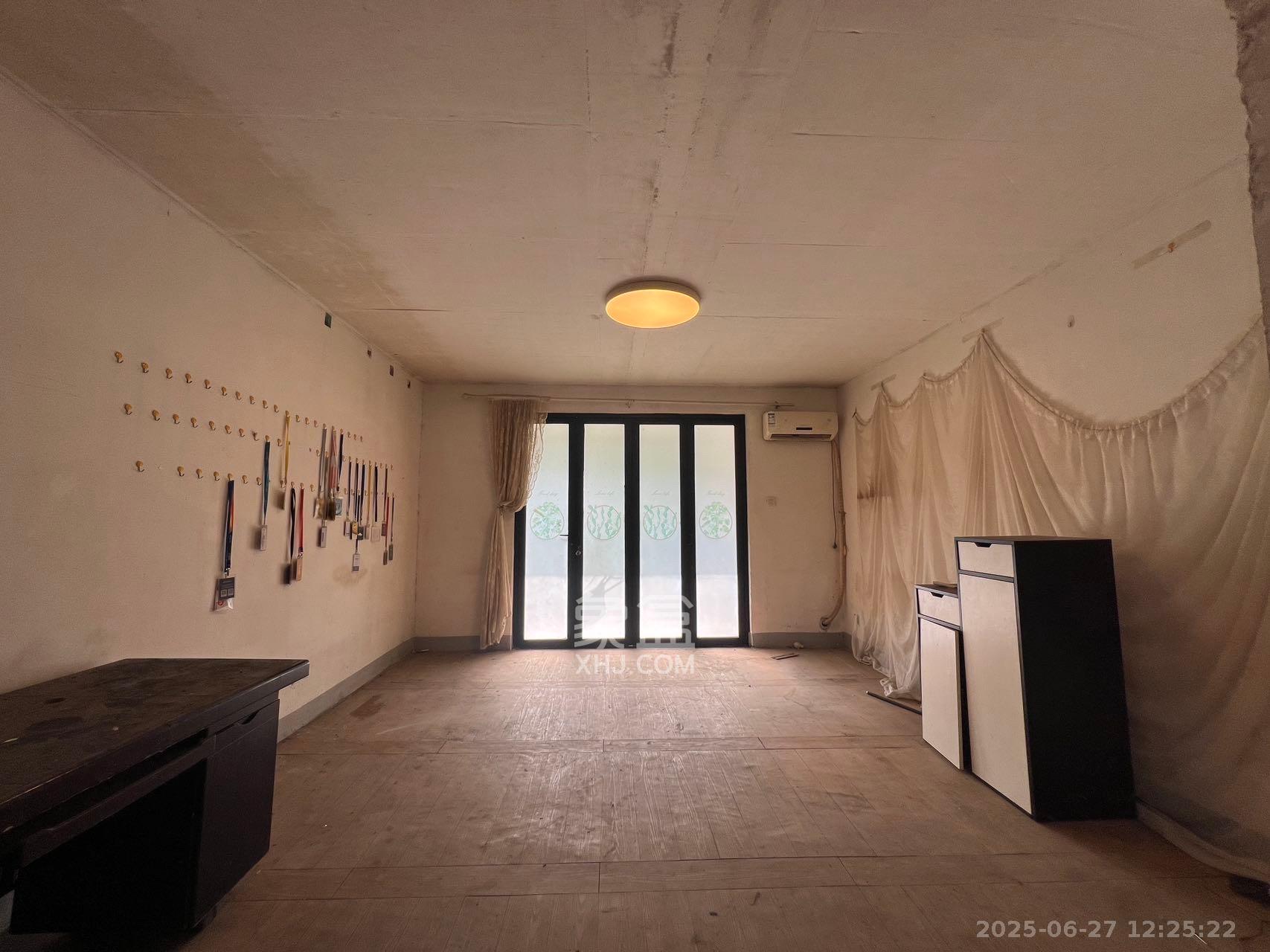 学府华庭 3室2厅2卫 1600.0元/月 学府华庭 3室2厅2卫 1600.0元/月室内图