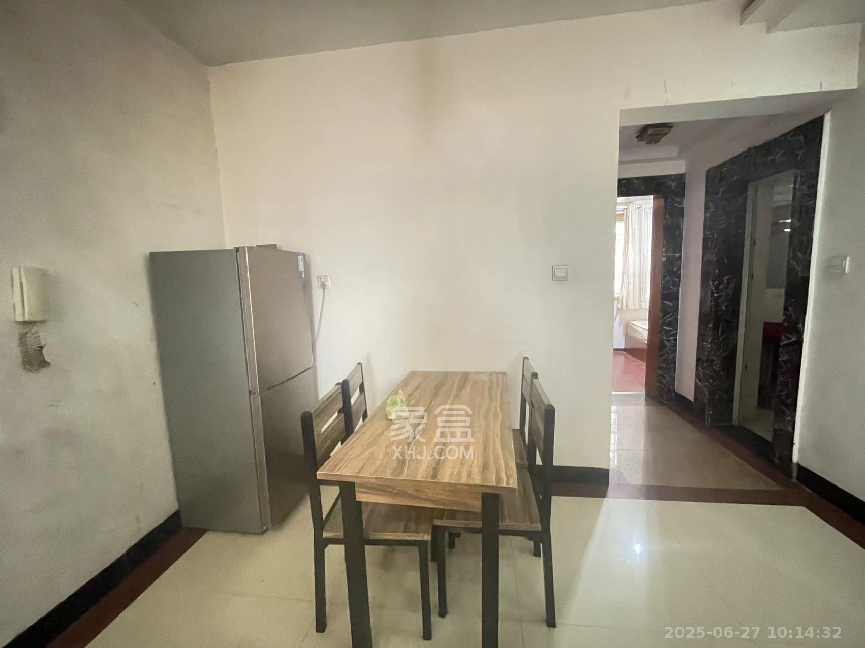 星典时代  3室2厅1卫    2000.0元/月 星典时代  3室2厅1卫    2000.0元/月室内图