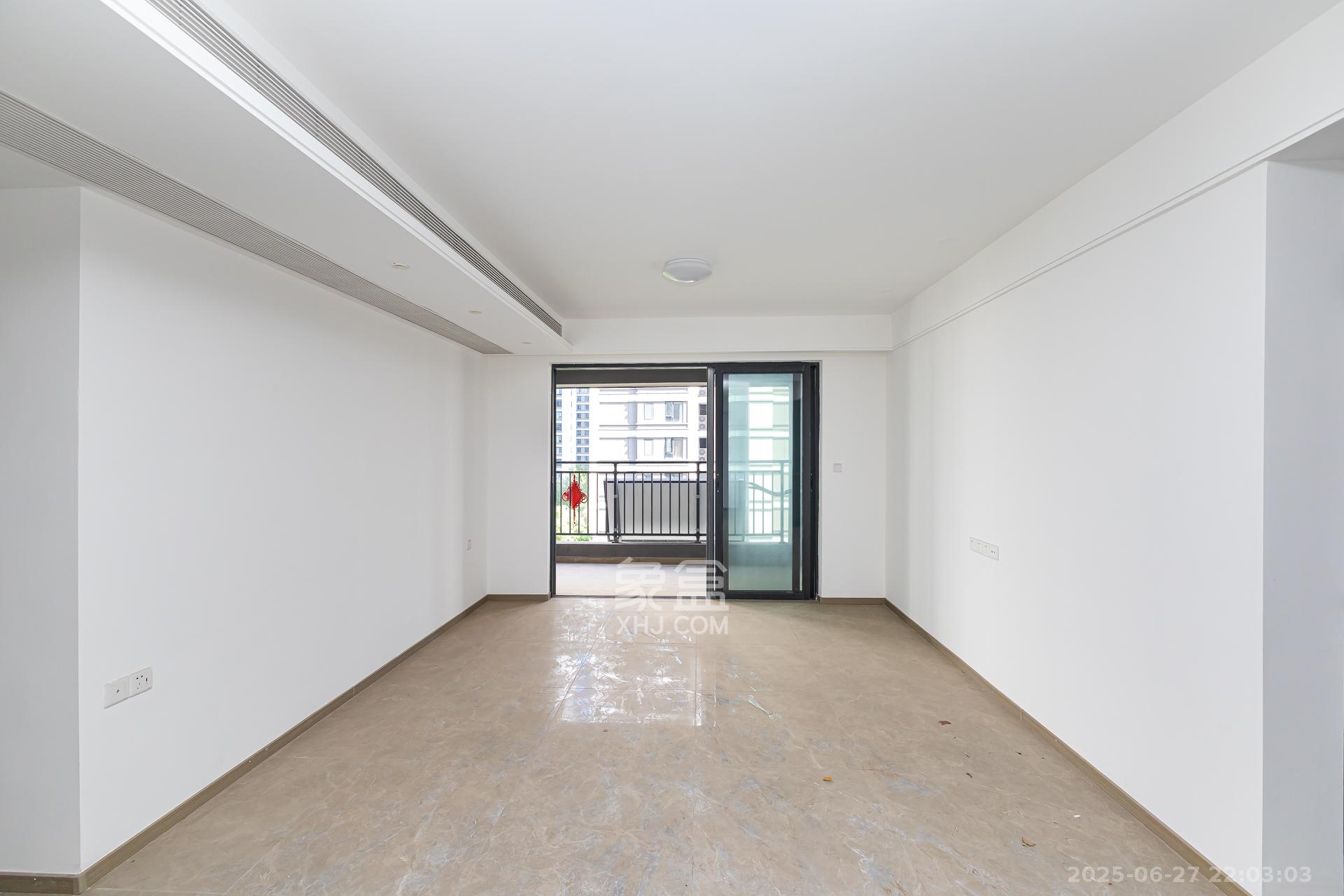 越秀湘江星汇城三期 4室2厅2卫 162.0万 越秀湘江星汇城三期 4室2厅2卫 162.0万客厅