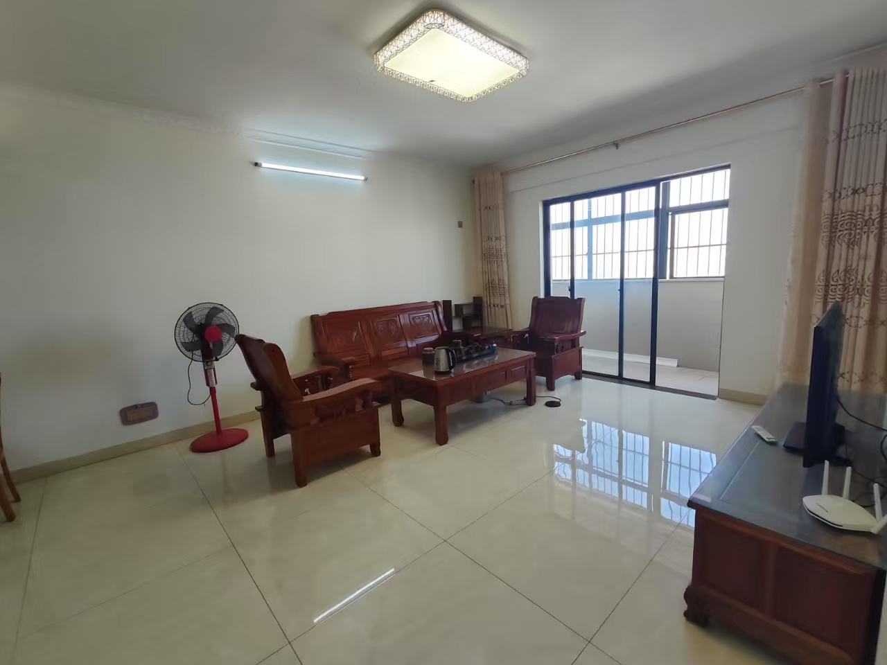 家顺花园 3室2厅2卫 2400.0元/月 家顺花园 3室2厅2卫 2400.0元/月室内图