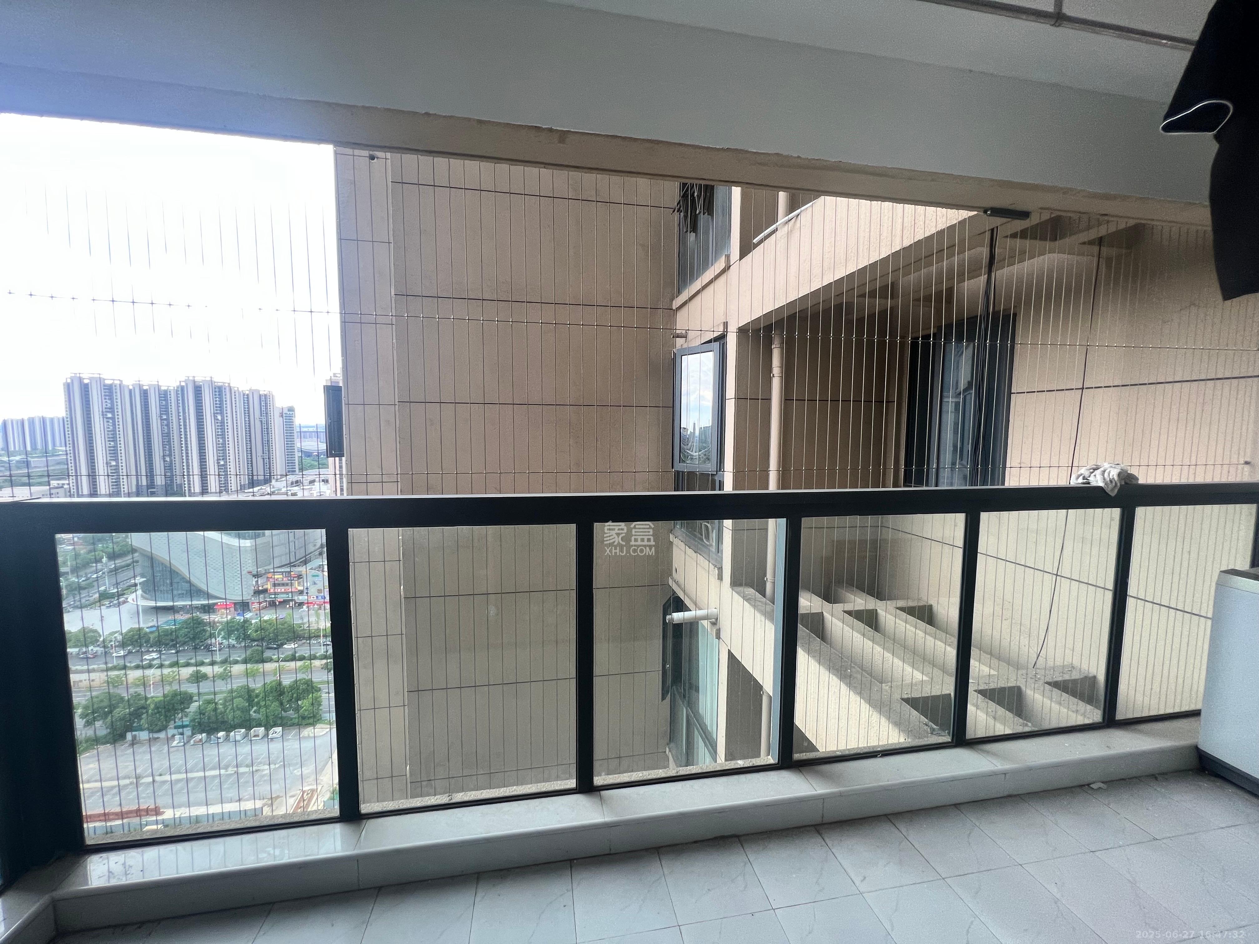 长房东旭国际  4室2厅2卫    3600.0元/月室内图