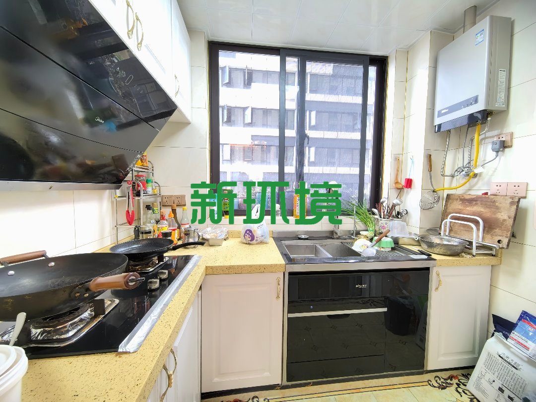 韦斯特城市花园  4室2厅2卫   123.00万客厅