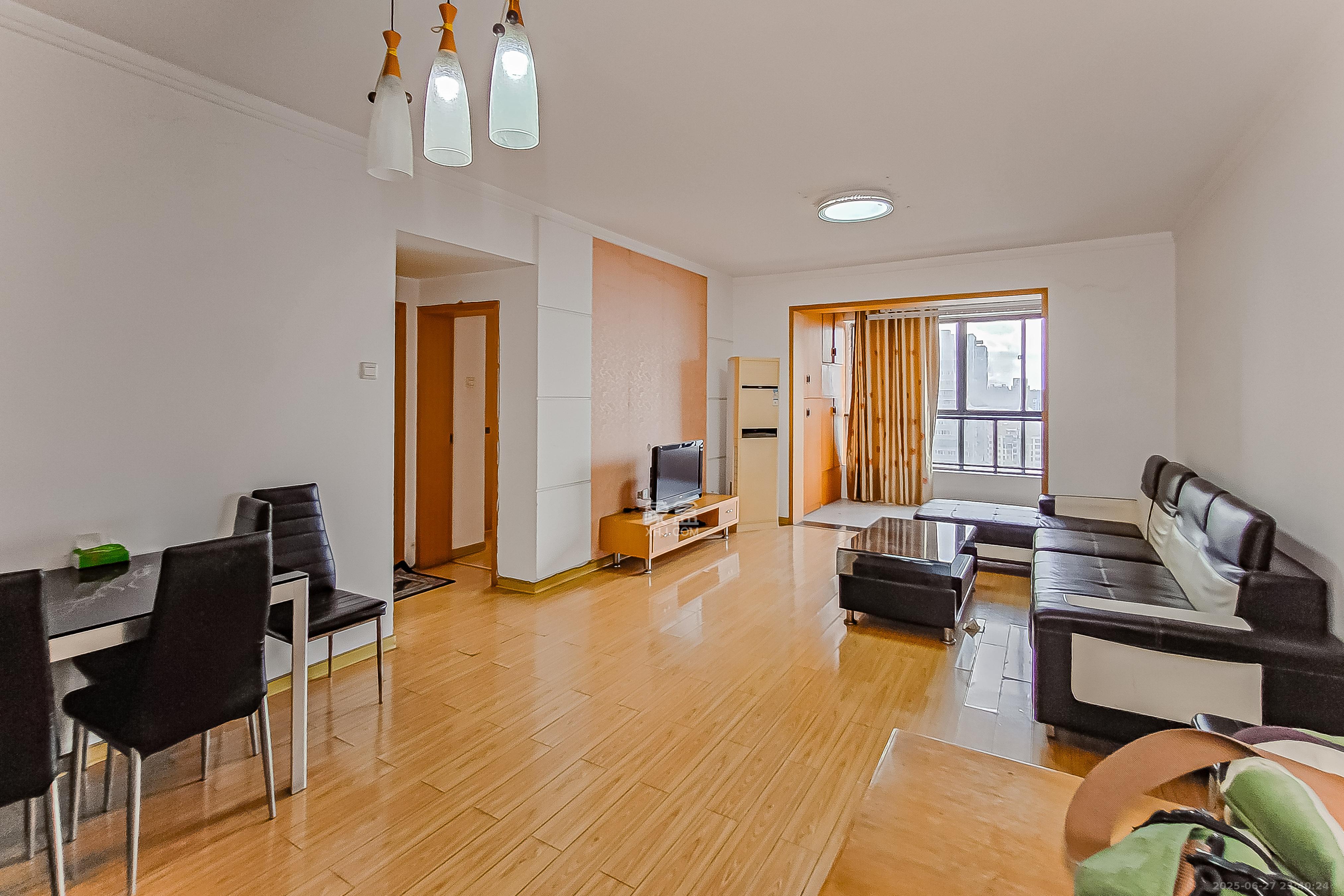 尚城 2室1厅1卫 70.0万 尚城 2室1厅1卫 70.0万客厅