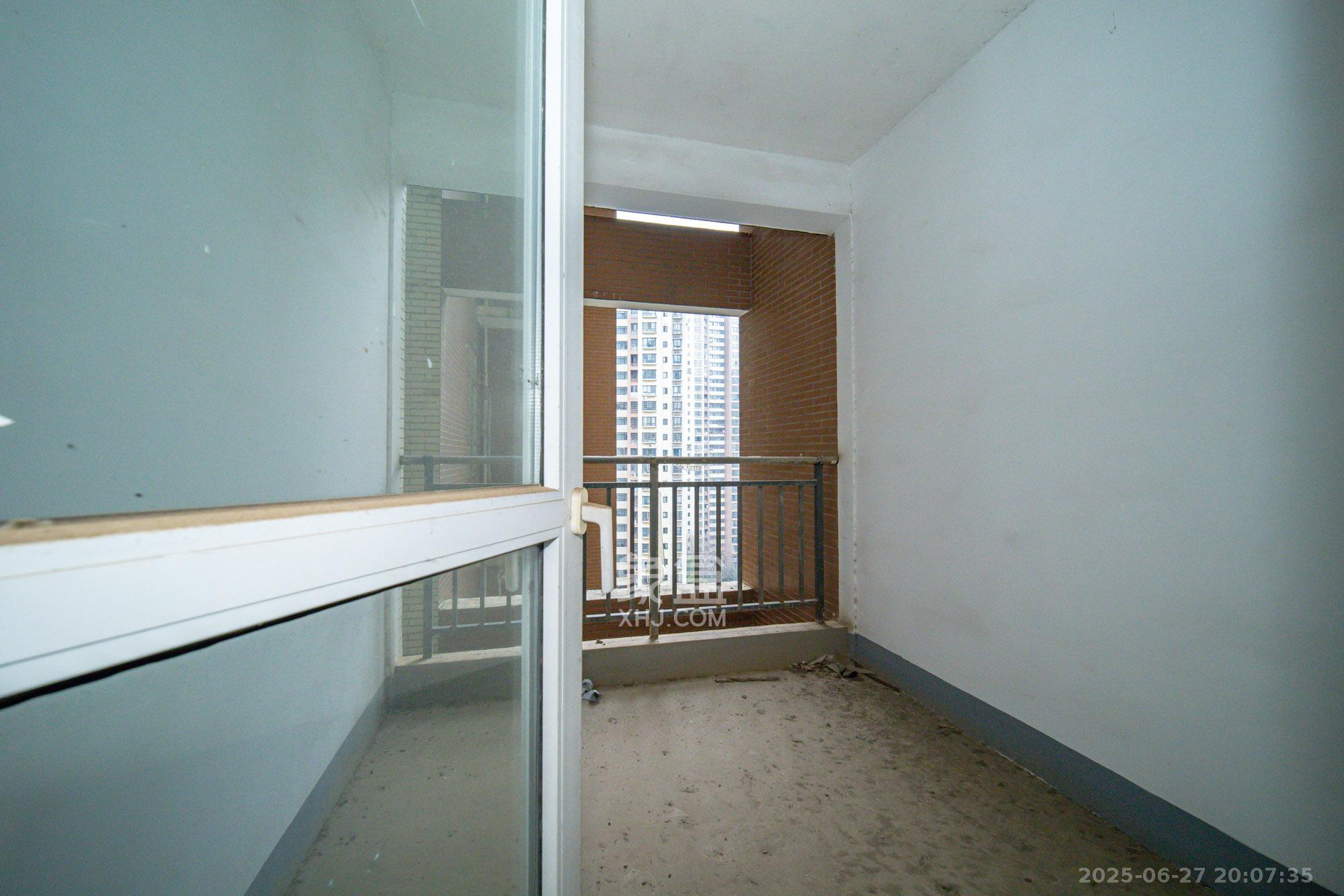 楚天世纪城东苑 4室2厅2卫 72.0万 楚天世纪城东苑 4室2厅2卫 72.0万卧室