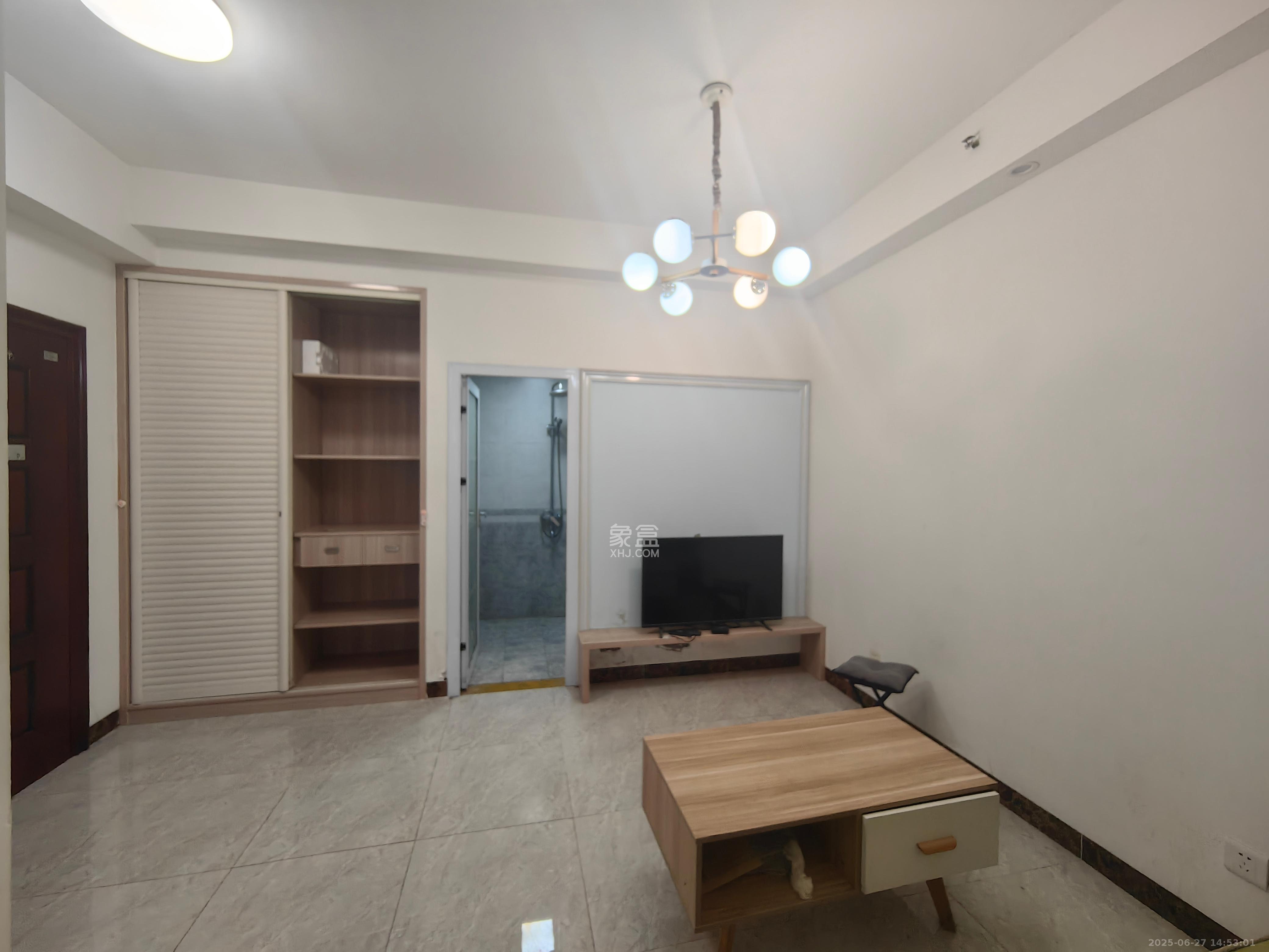 第六都(陆都小区)  1室1厅1卫    1700.0元/月 第六都(陆都小区)  1室1厅1卫    1700.0元/月室内图