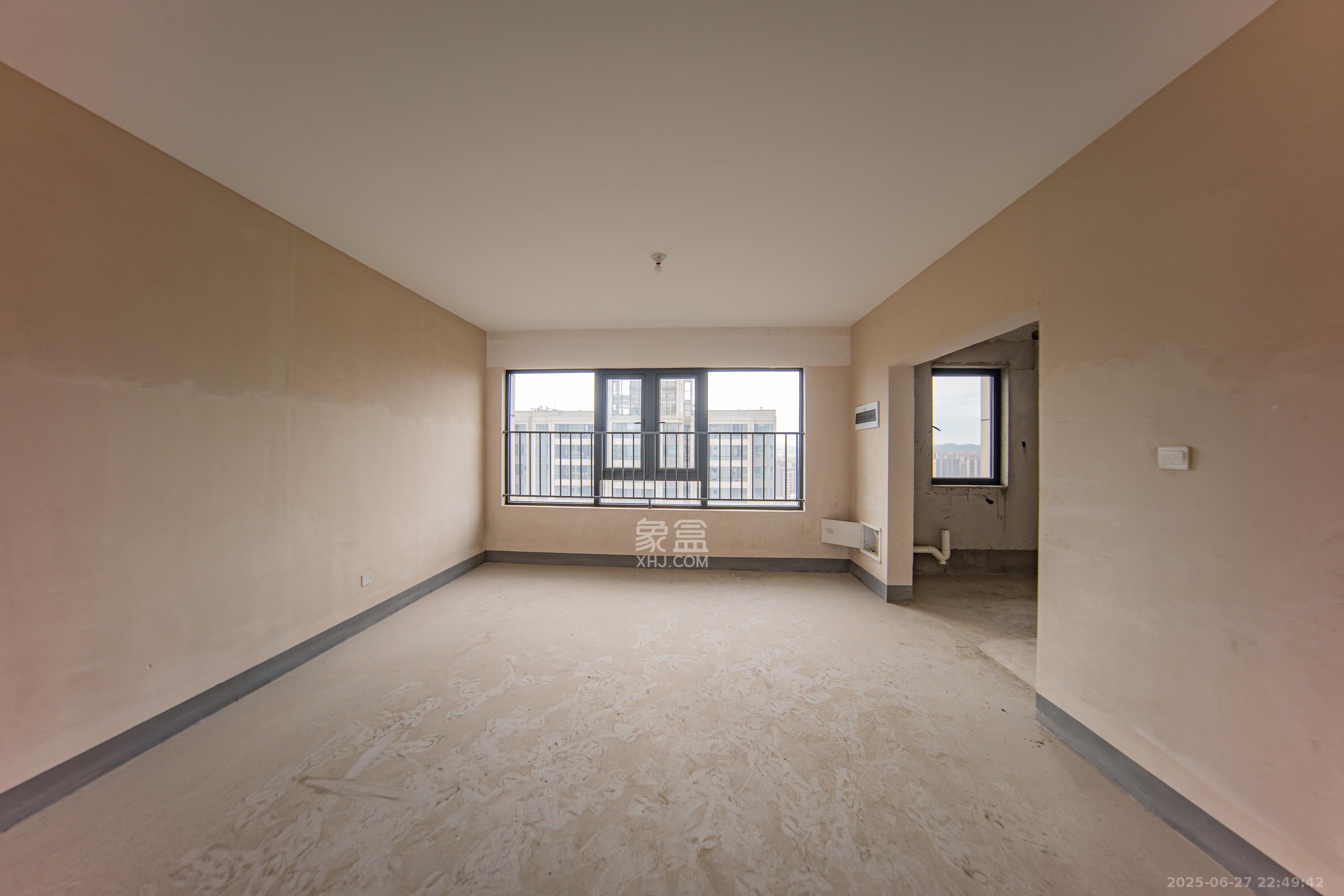 建投象山国际  4室2厅2卫    158.0万客厅