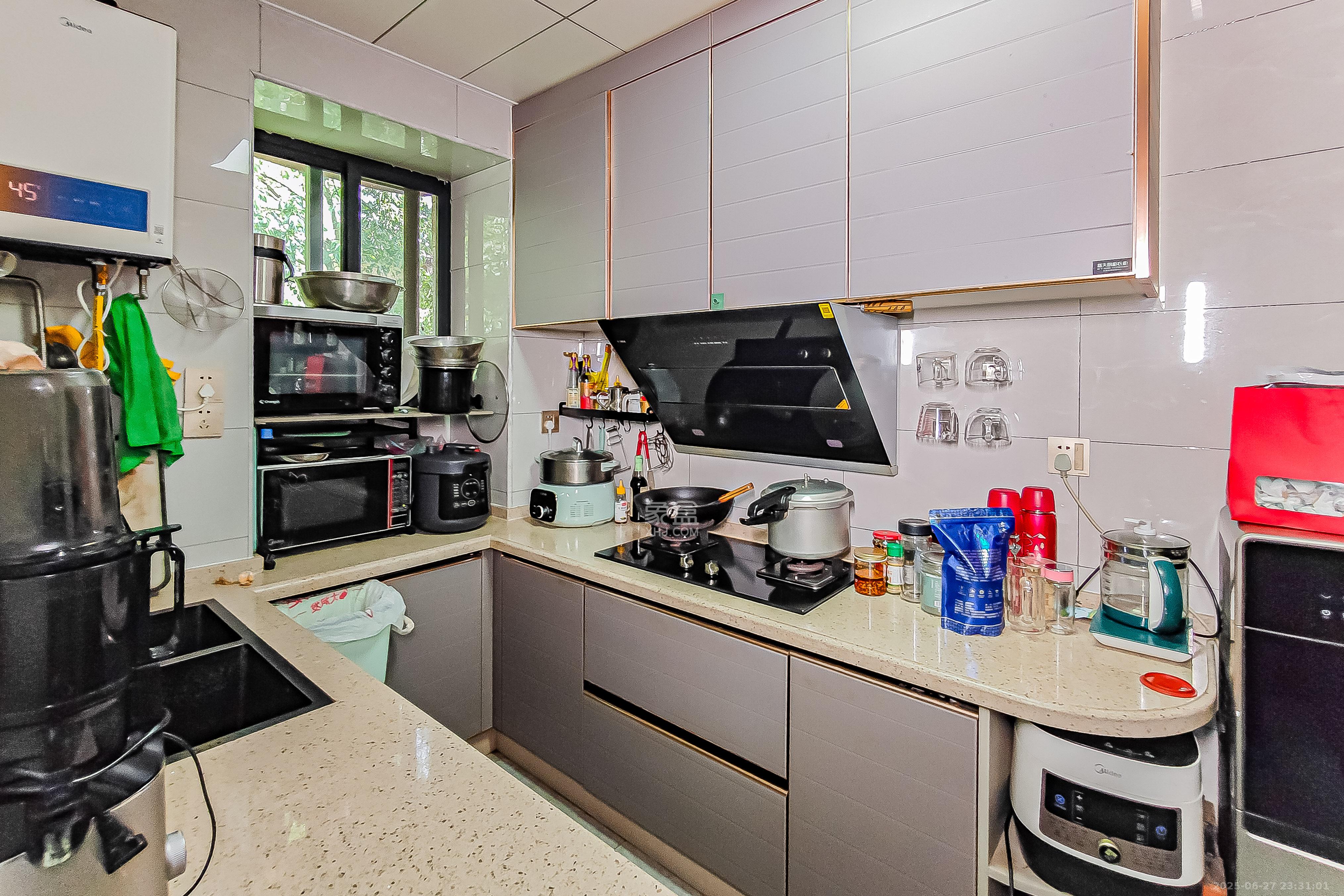 东塘电力院 3室2厅1卫 80.0万 东塘电力院 3室2厅1卫 80.0万厨房