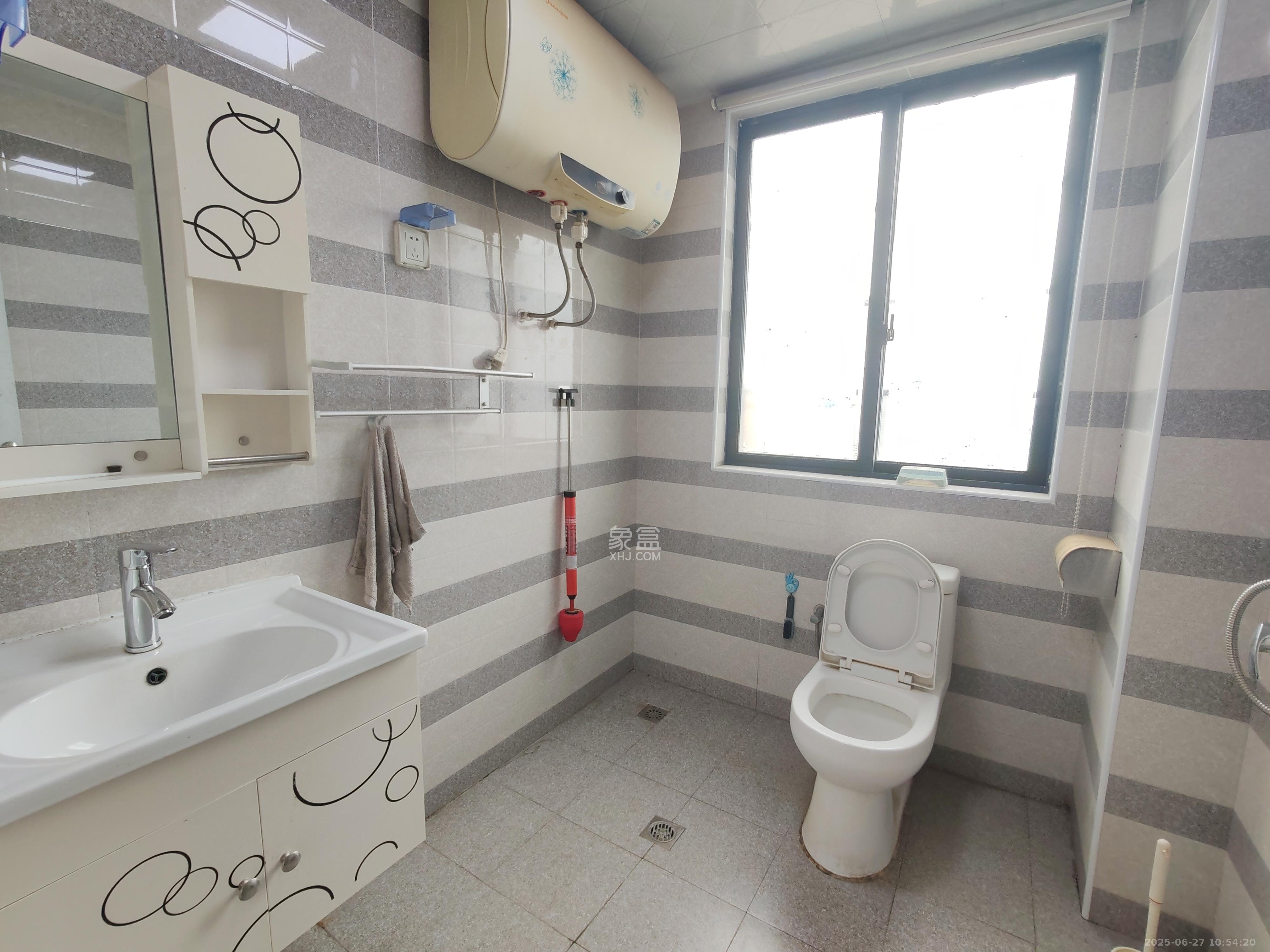 旺城天誉  1室2厅2卫    1700.0元/月 旺城天誉  1室2厅2卫    1700.0元/月室内图