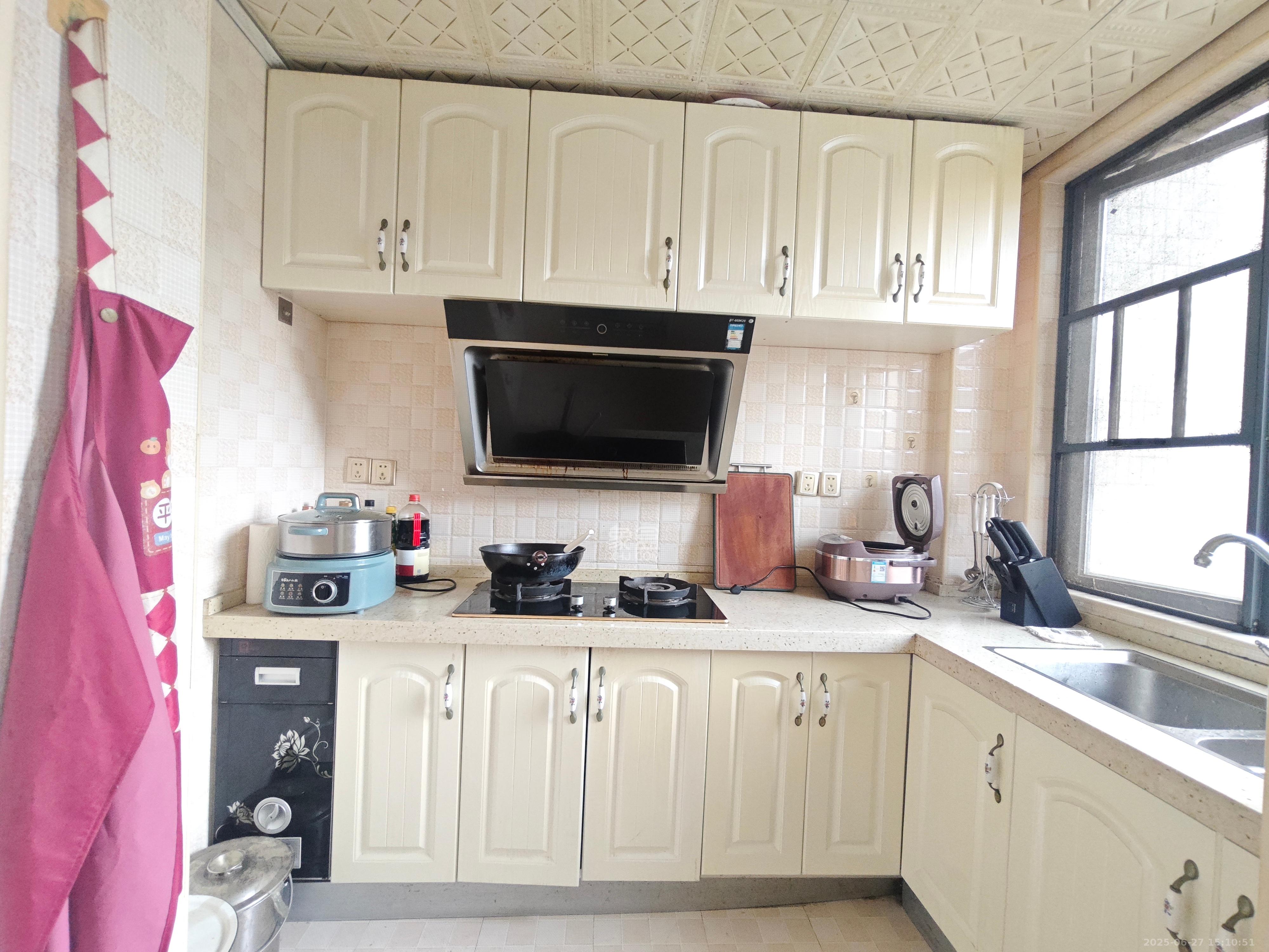 蓝山郡  3室2厅1卫    2000.0元/月 蓝山郡  3室2厅1卫    2000.0元/月室内图