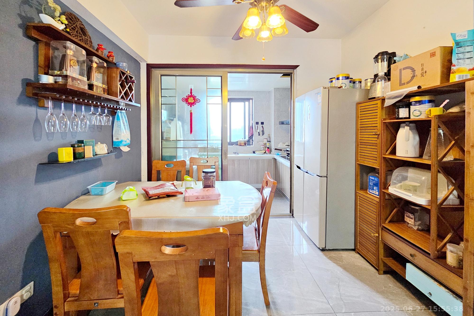 明昇壹城(明昇时代广场)一期  3室2厅1卫    133.5万 明昇壹城(明昇时代广场)一期  3室2厅1卫    133.5万客厅