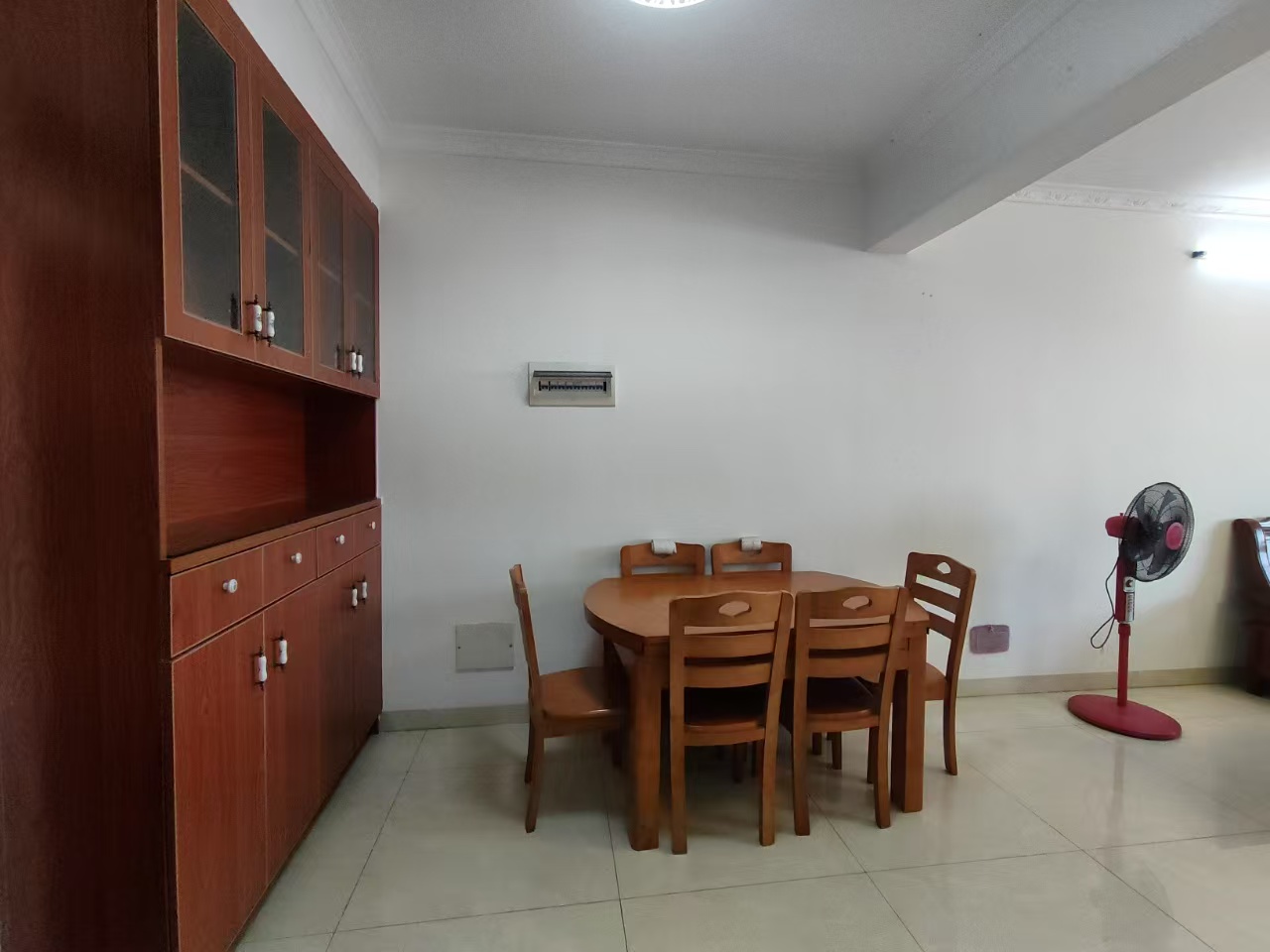 家顺花园 3室2厅2卫 2400.0元/月 家顺花园 3室2厅2卫 2400.0元/月室内图