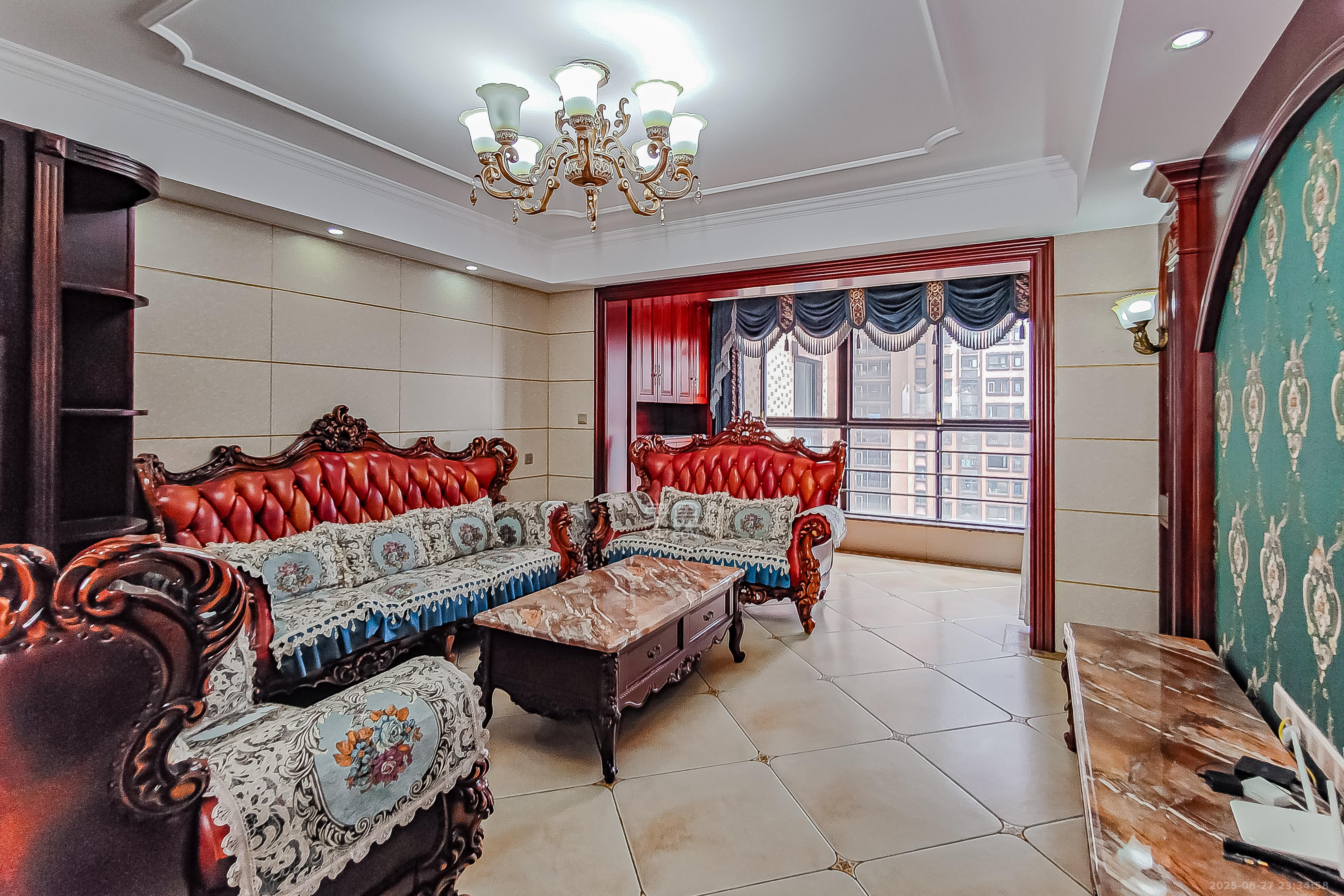 未来漫城 4室2厅2卫 136.0万 未来漫城 4室2厅2卫 136.0万客厅