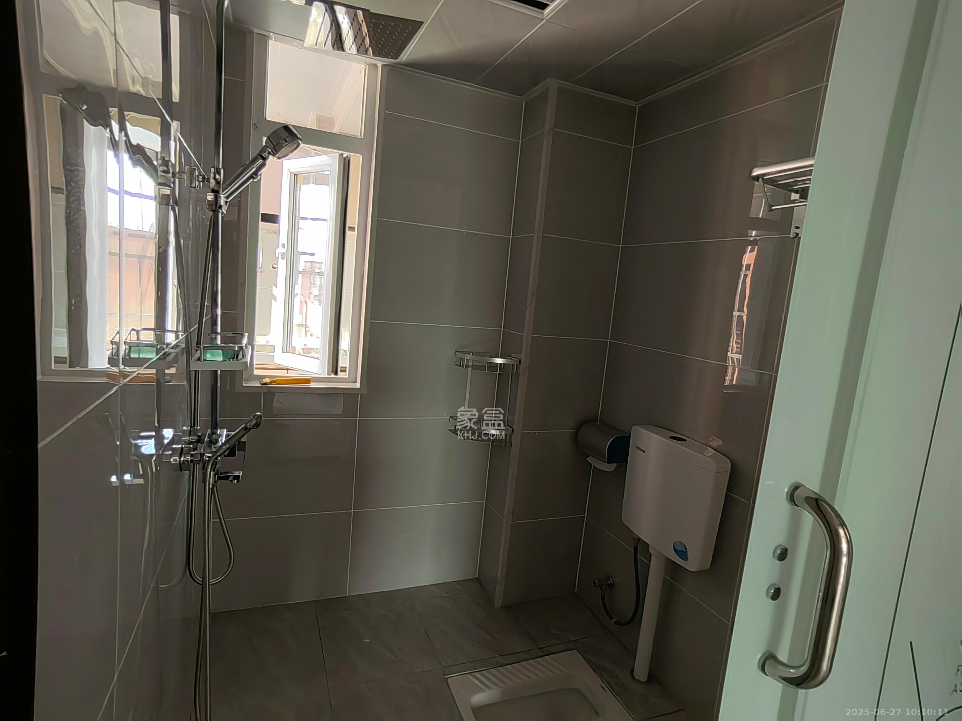 凯富南方鑫城  3室2厅1卫    2200.0元/月 凯富南方鑫城  3室2厅1卫    2200.0元/月室内图