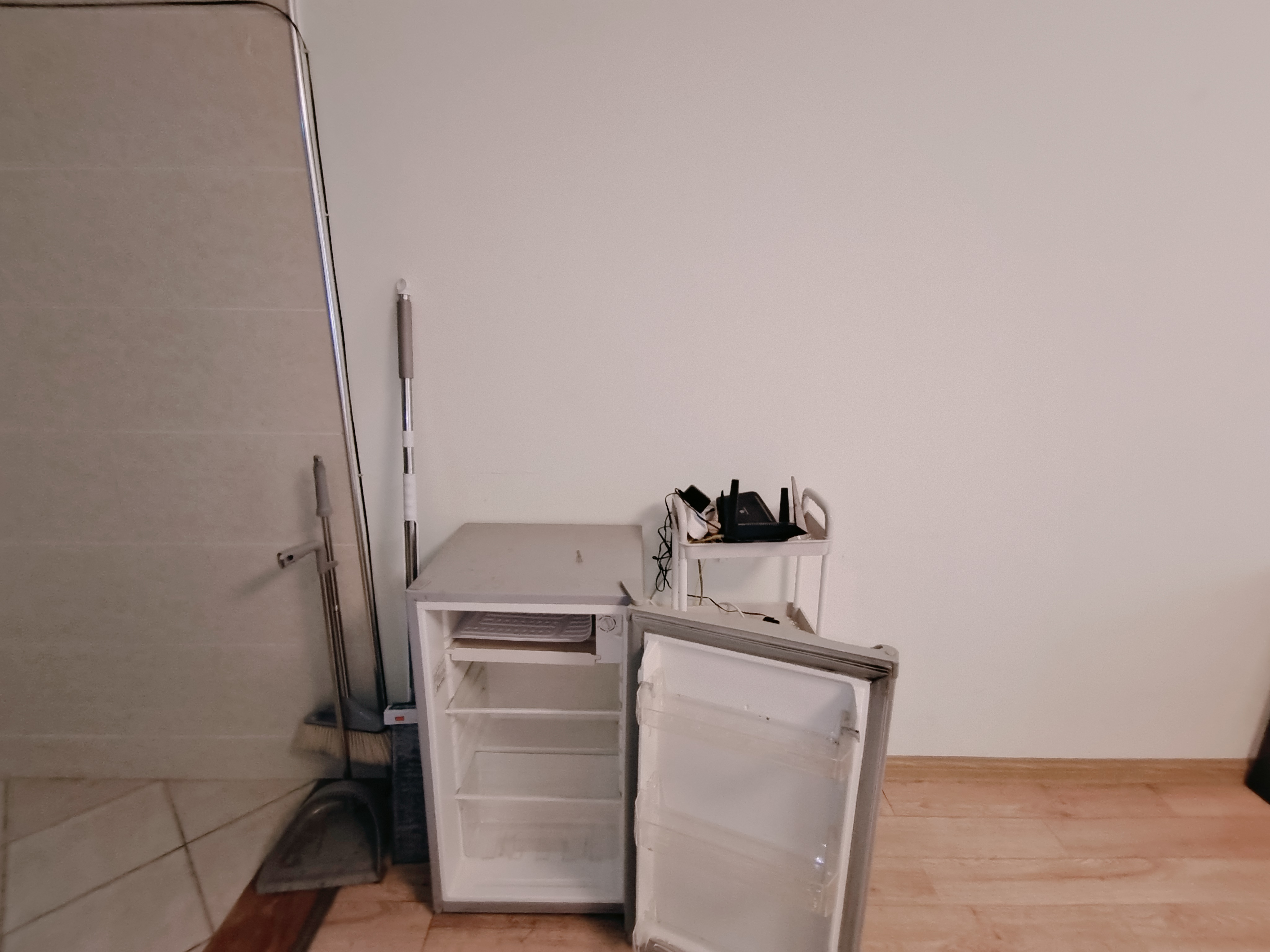 世纪阳光大厦公寓楼 1室1厅1卫 800.0元/月 世纪阳光大厦公寓楼 1室1厅1卫 800.0元/月室内图