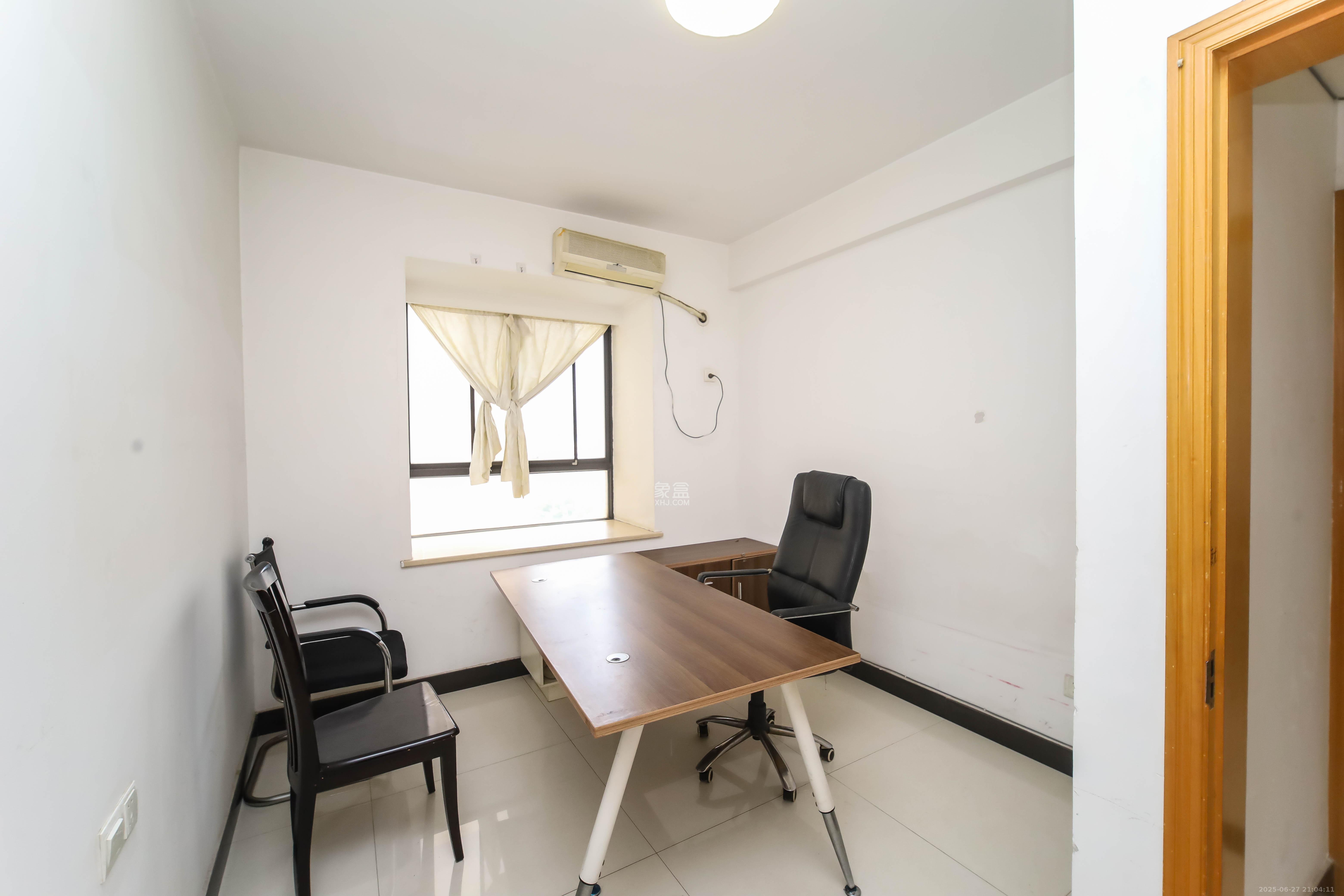 锦湘国际星城三期(锦绣苑)  2室1厅1卫    75.0万 锦湘国际星城三期(锦绣苑)  2室1厅1卫    75.0万卧室