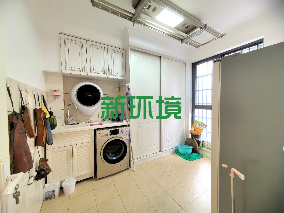 韦斯特城市花园  4室2厅2卫   123.00万客厅