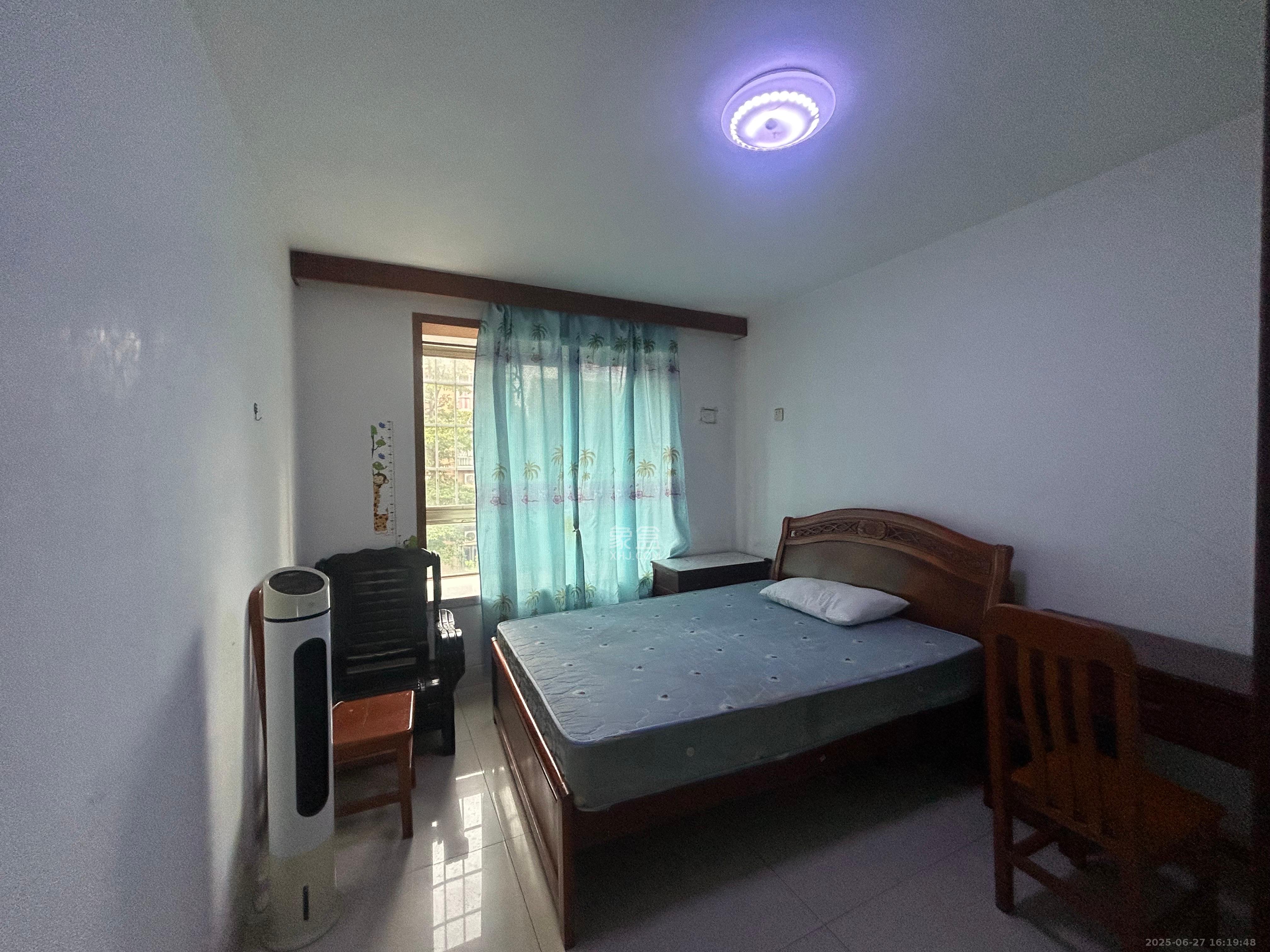 涉外花园  3室2厅1卫    2000.0元/月室内图