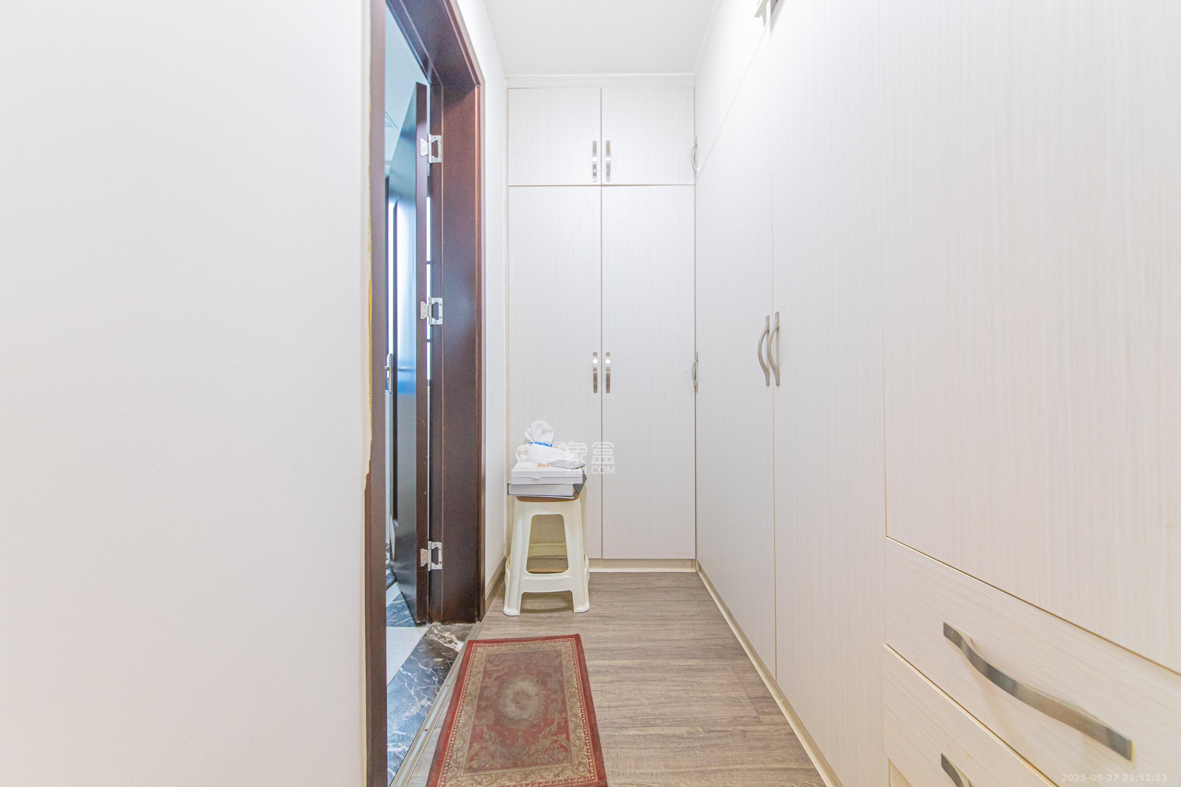 绿地公馆(绿地名邸)  4室2厅2卫    200.0万 绿地公馆(绿地名邸)  4室2厅2卫    200.0万卫生间