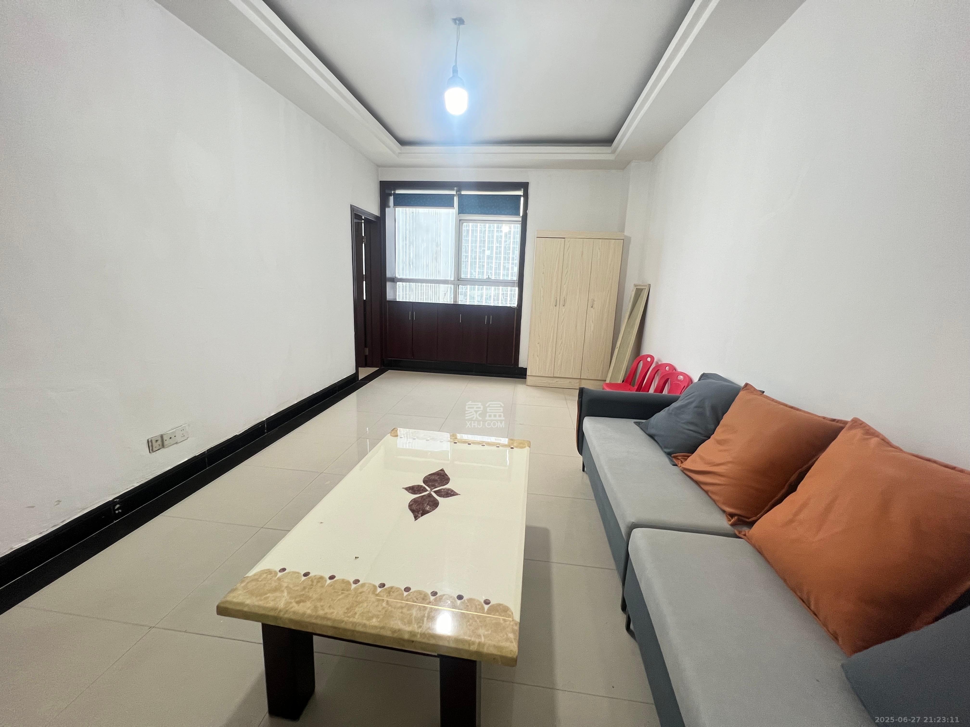 红星国际星城  1室1厅1卫    1600.0元/月 红星国际星城  1室1厅1卫    1600.0元/月