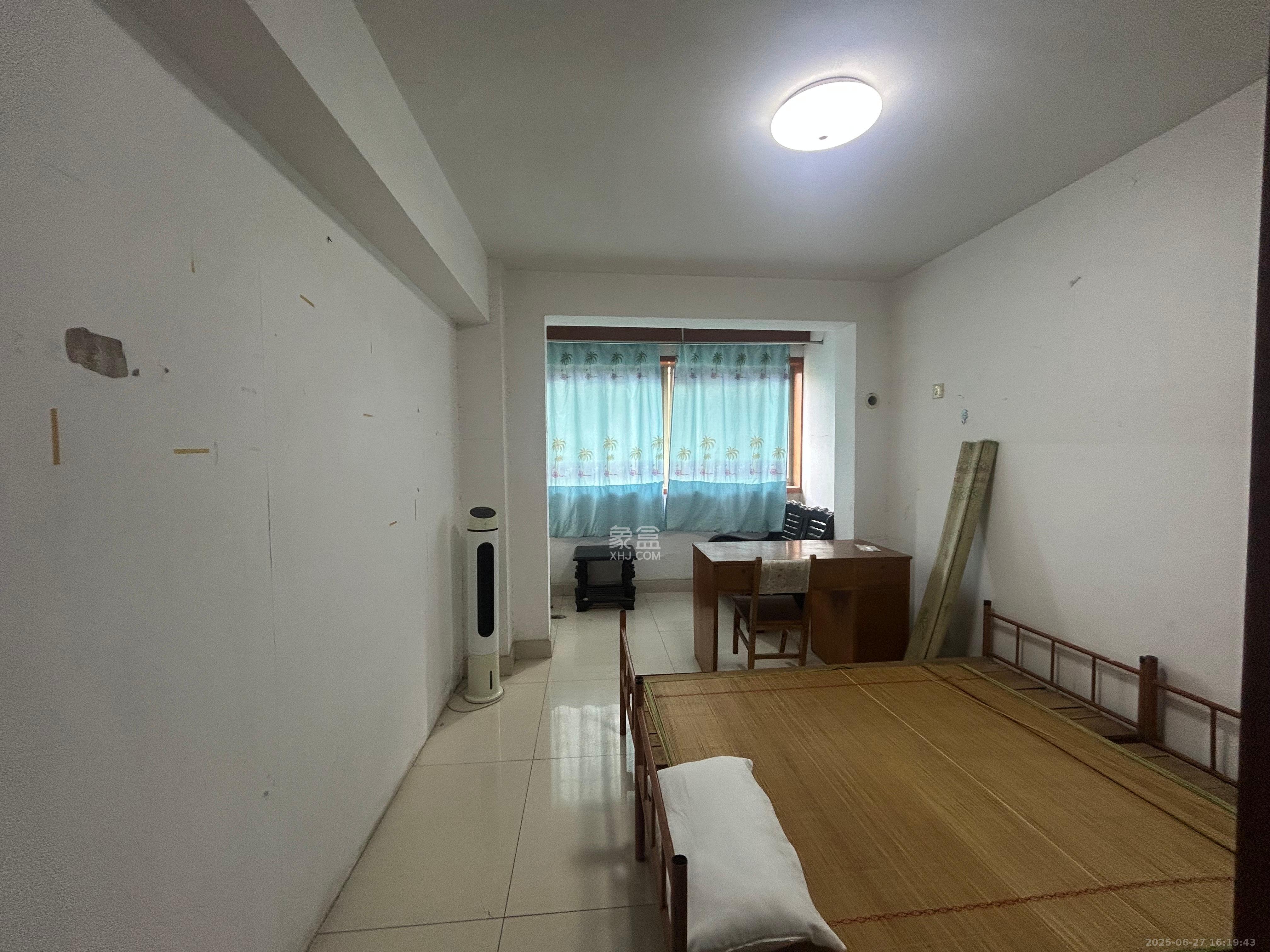 涉外花园  3室2厅1卫    2000.0元/月室内图