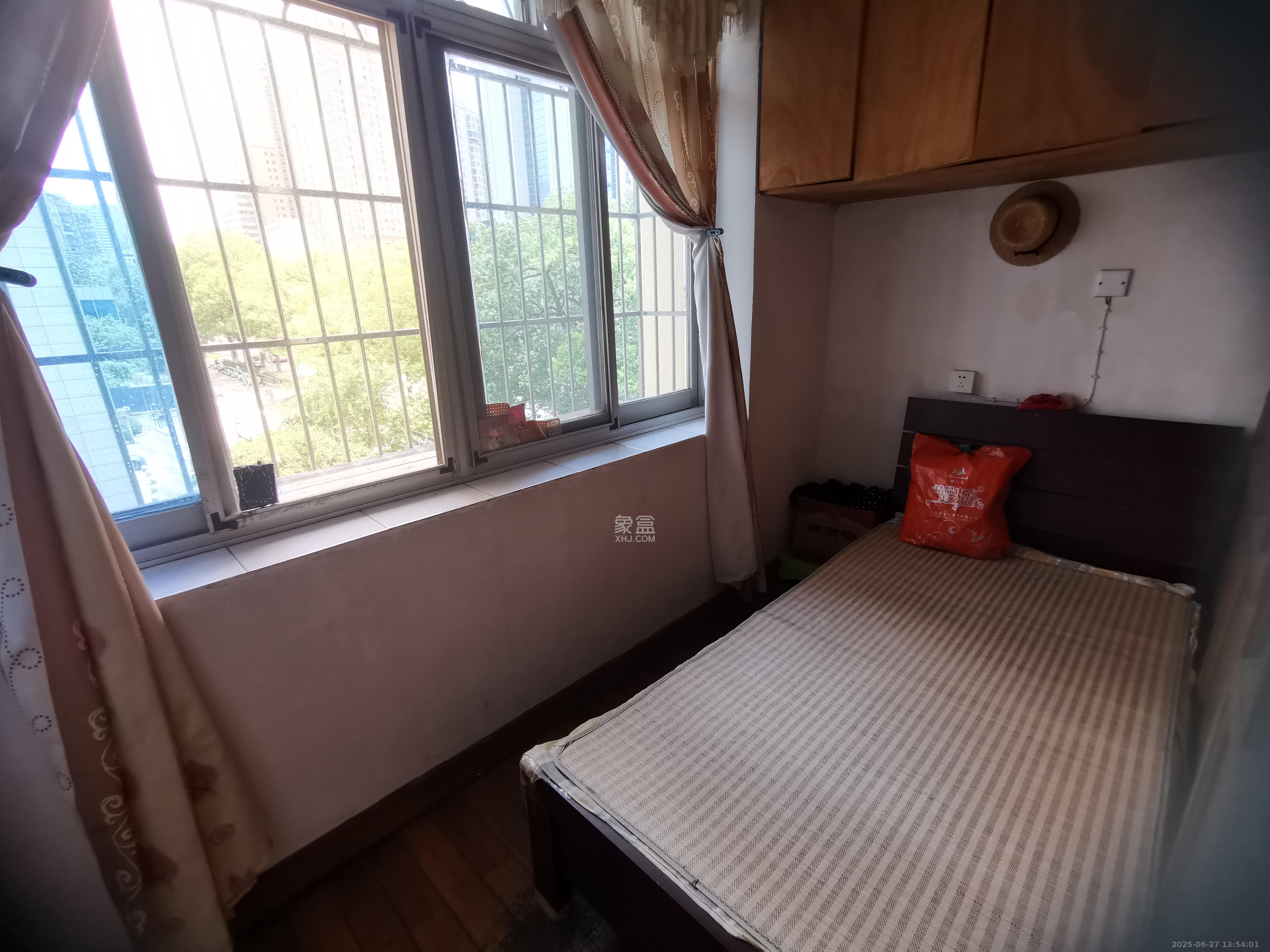 印染厂宿舍  1室1厅1卫   1300.00元/月室内图