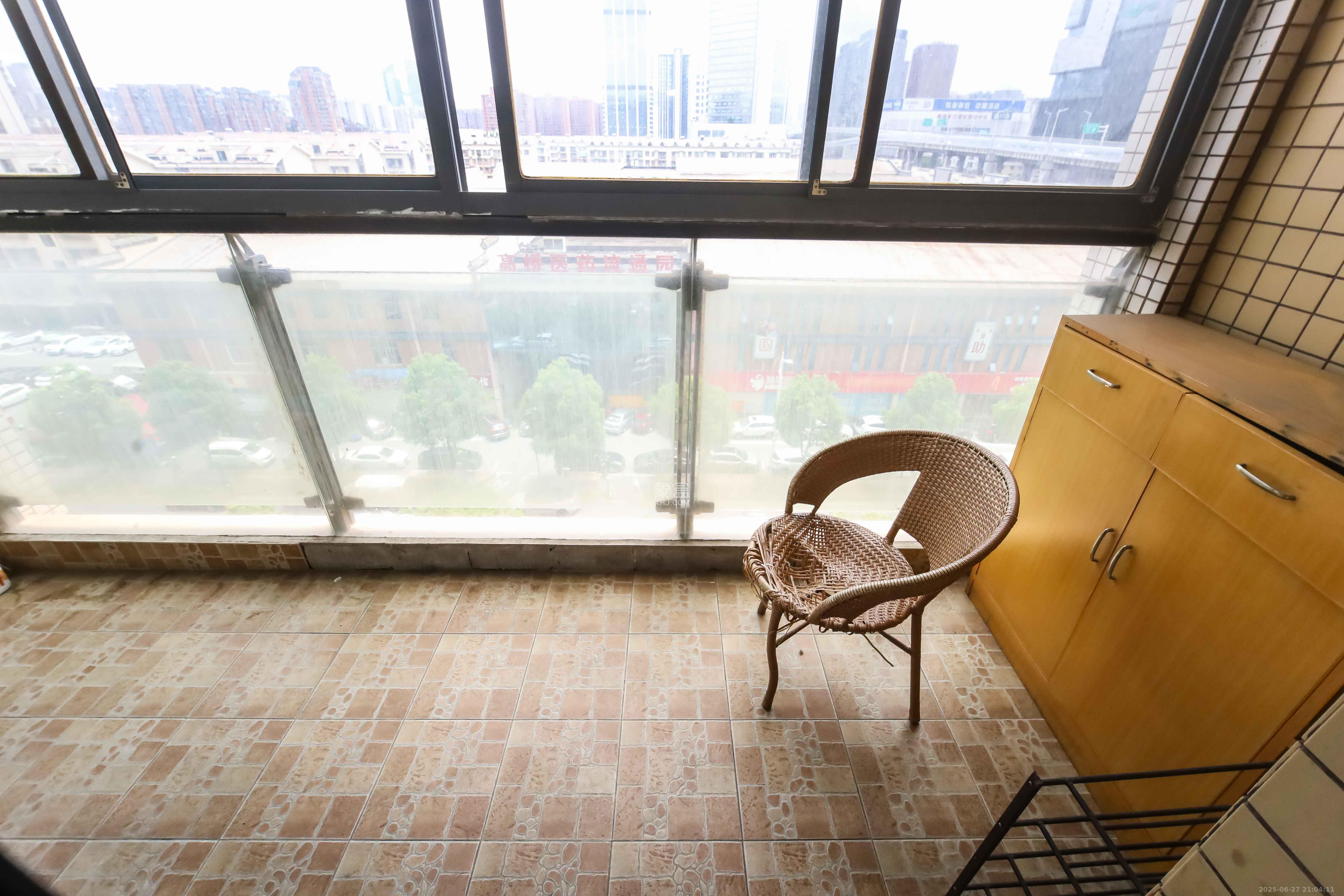 锦湘国际星城三期(锦绣苑)  2室1厅1卫    75.0万 锦湘国际星城三期(锦绣苑)  2室1厅1卫    75.0万阳台