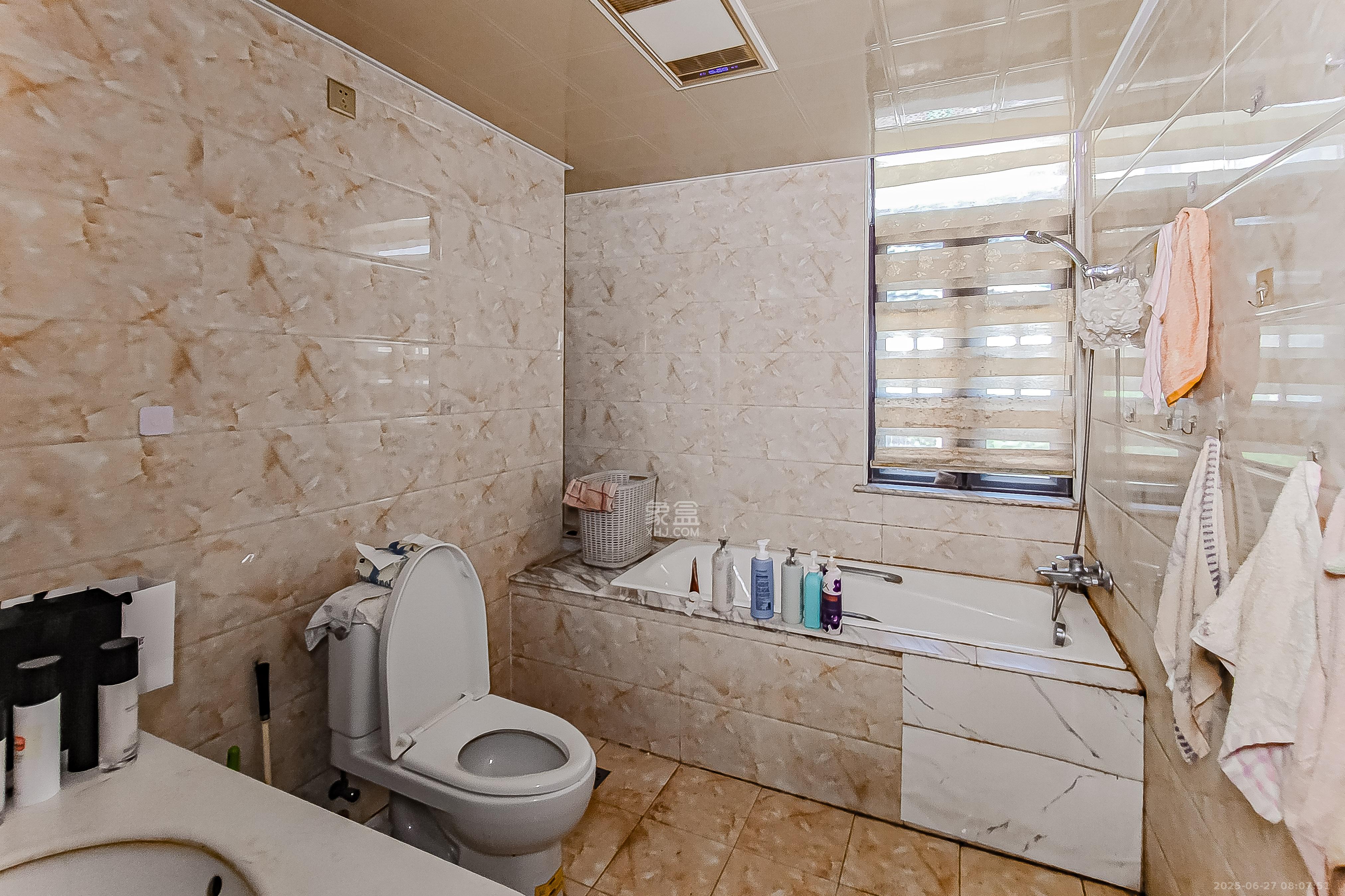 星湖湾一期洋房  4室2厅2卫    157.8万卫生间