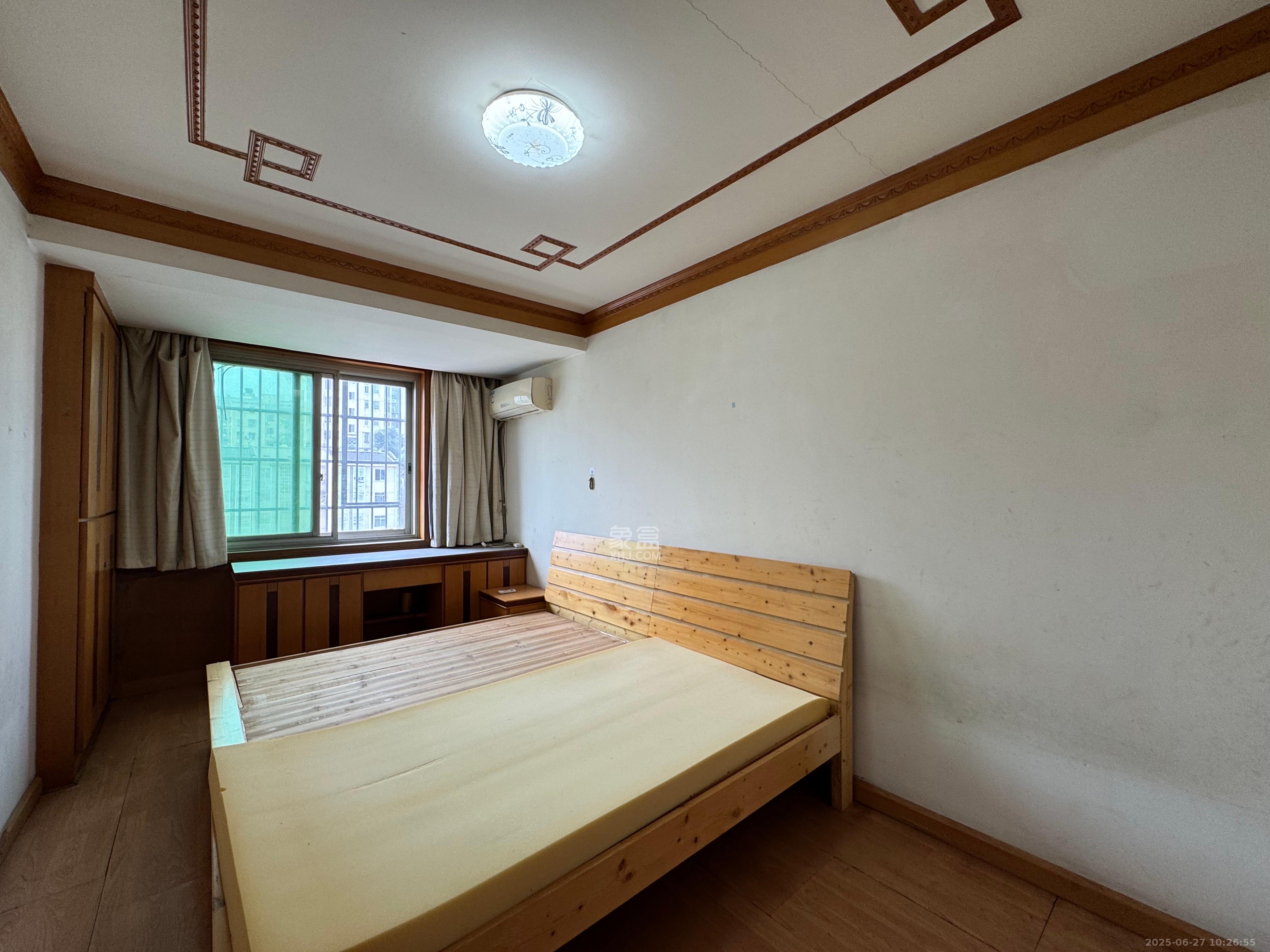 成达花园  1室2厅1卫   1600.00元/月室内图