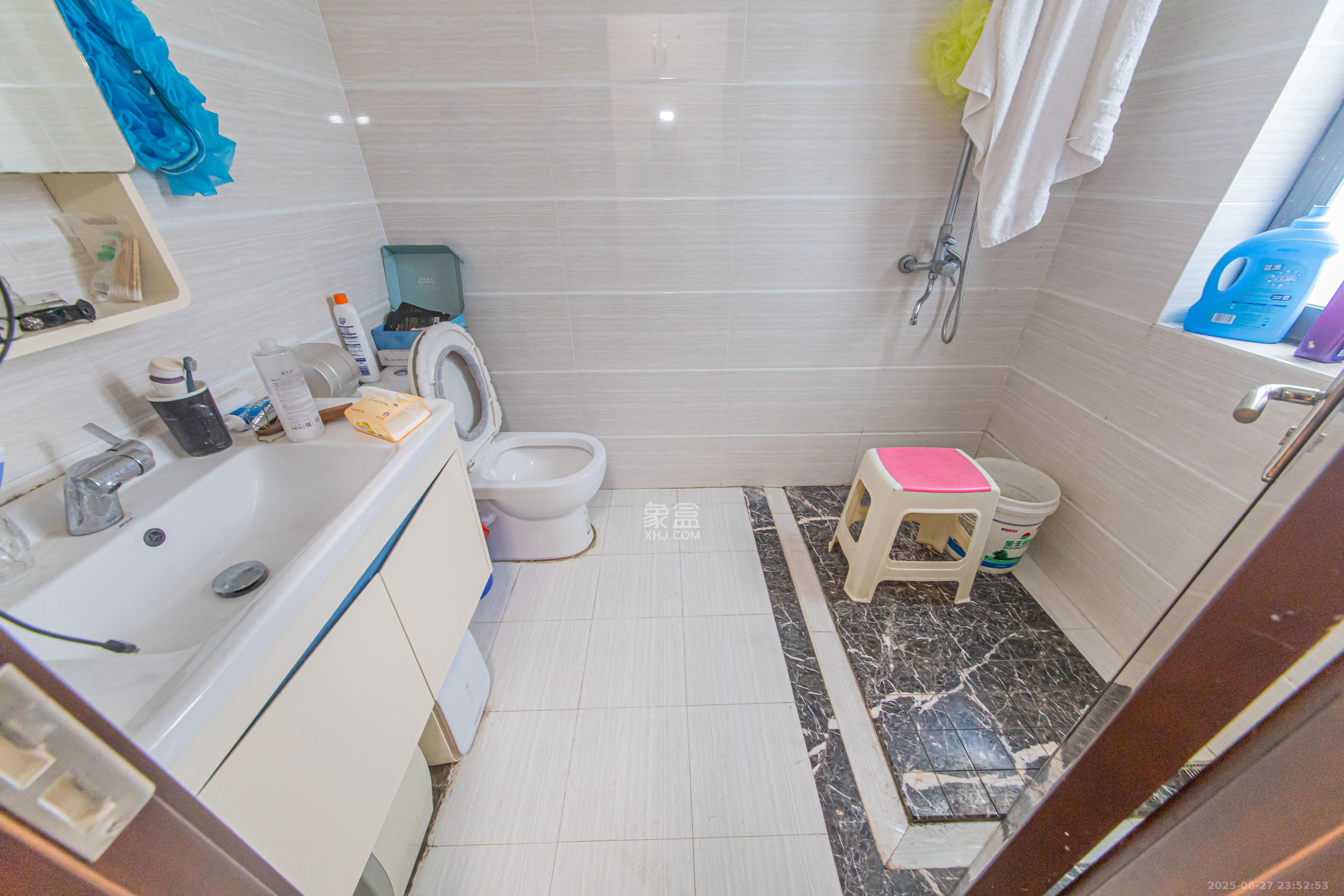 绿地公馆(绿地名邸)  4室2厅2卫    200.0万 绿地公馆(绿地名邸)  4室2厅2卫    200.0万卫生间