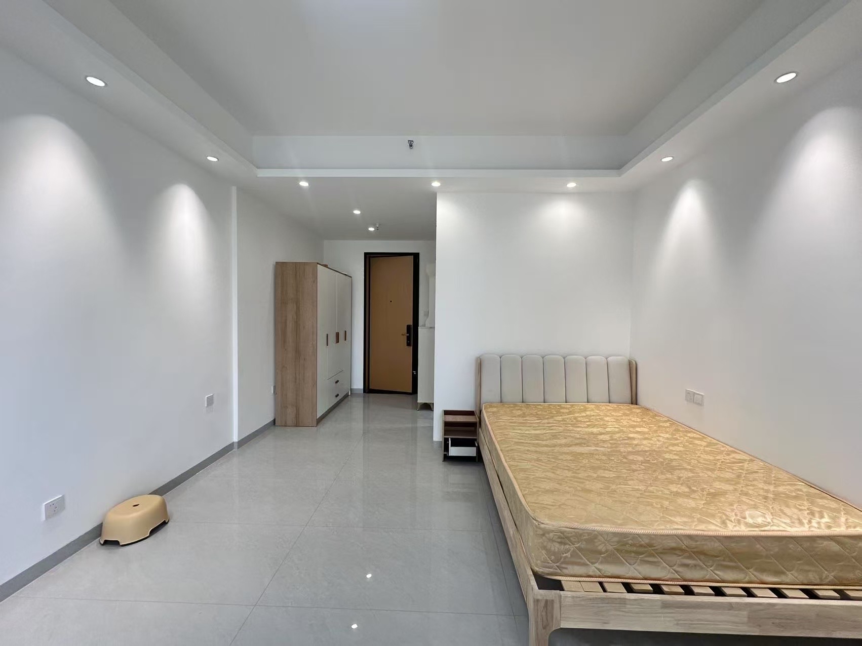 海秀中央(海秀中路50号海秀广场) 1室1厅1卫 2400.0元/月 海秀中央(海秀中路50号海秀广场) 1室1厅1卫 2400.0元/月室内图