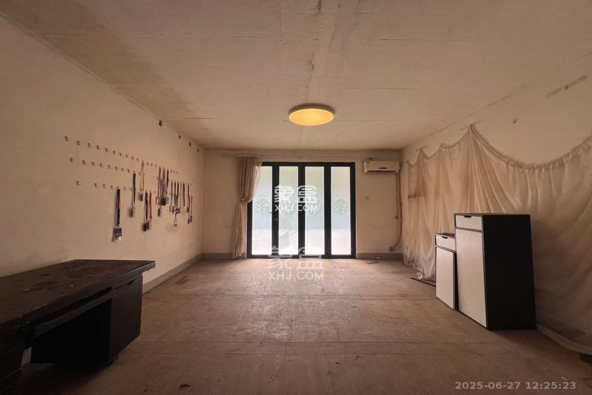 学府华庭 3室2厅2卫 1600.0元/月 学府华庭 3室2厅2卫 1600.0元/月室内图