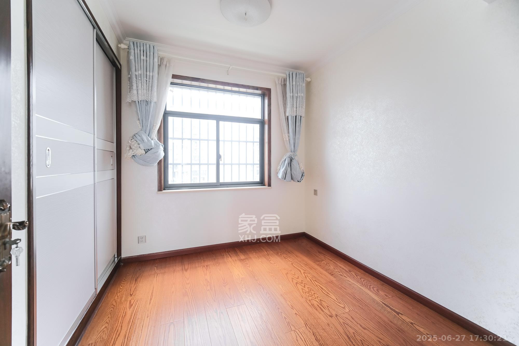 和悦城(蟠龙景苑) 3室2厅1卫 65.8万 和悦城(蟠龙景苑) 3室2厅1卫 65.8万卧室