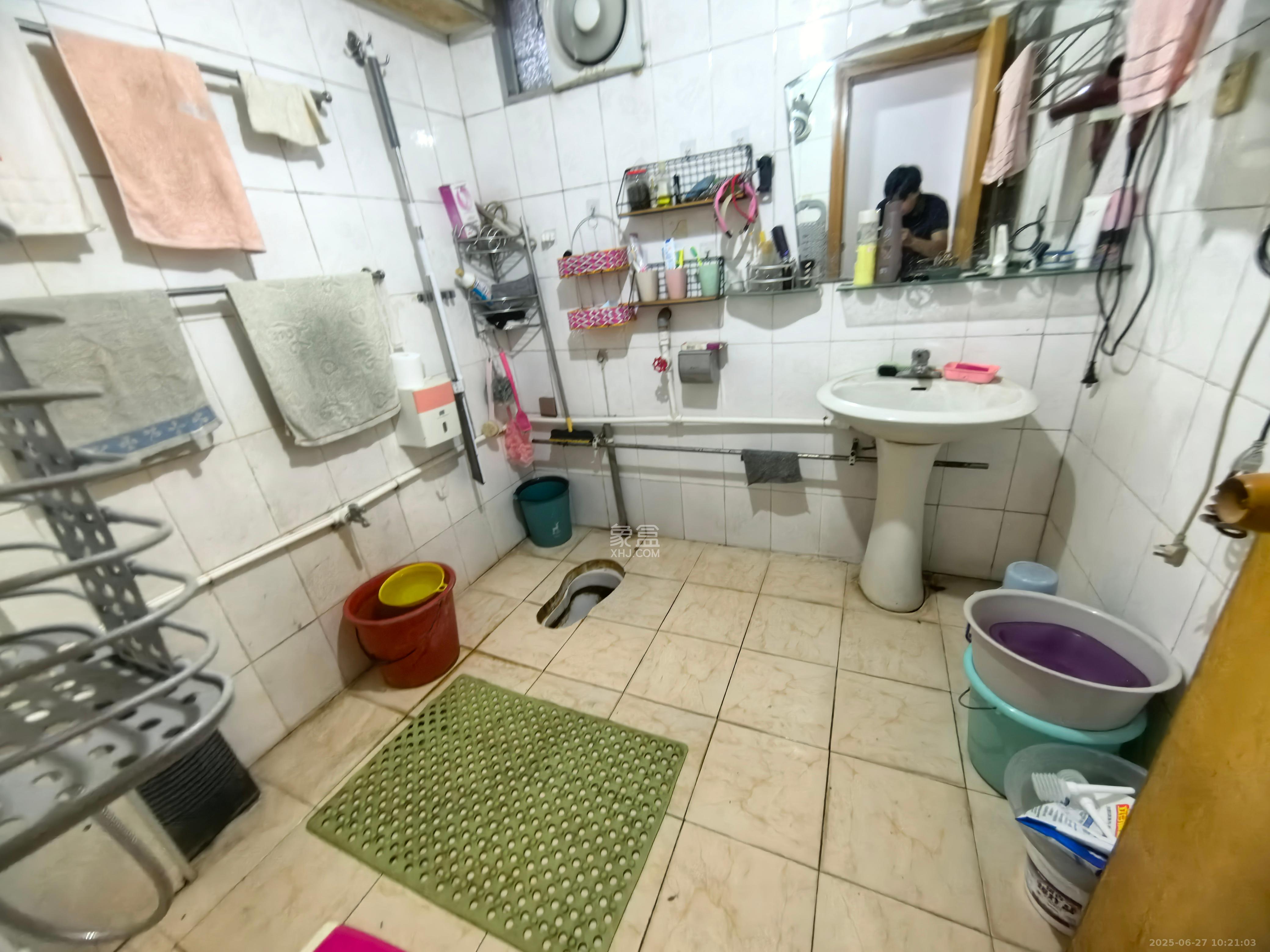 新天小区  1室2厅1卫   1400.00元/月室内图